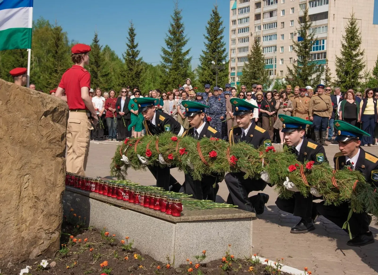В Туймазах почтили память фронтовиков на Аллее героев