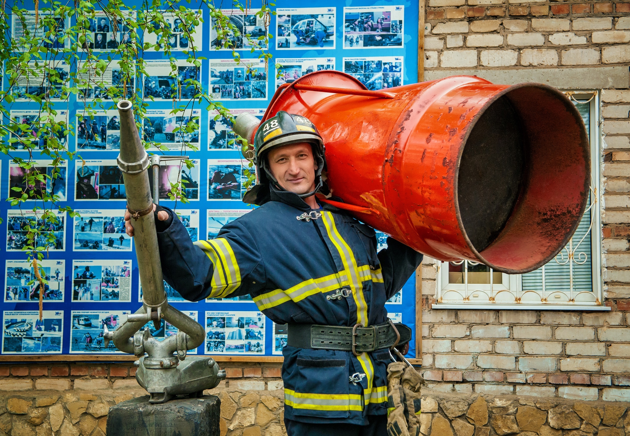 В Туймазах пожарные приняли участие в брутальной фотосессии - фоторепортаж
