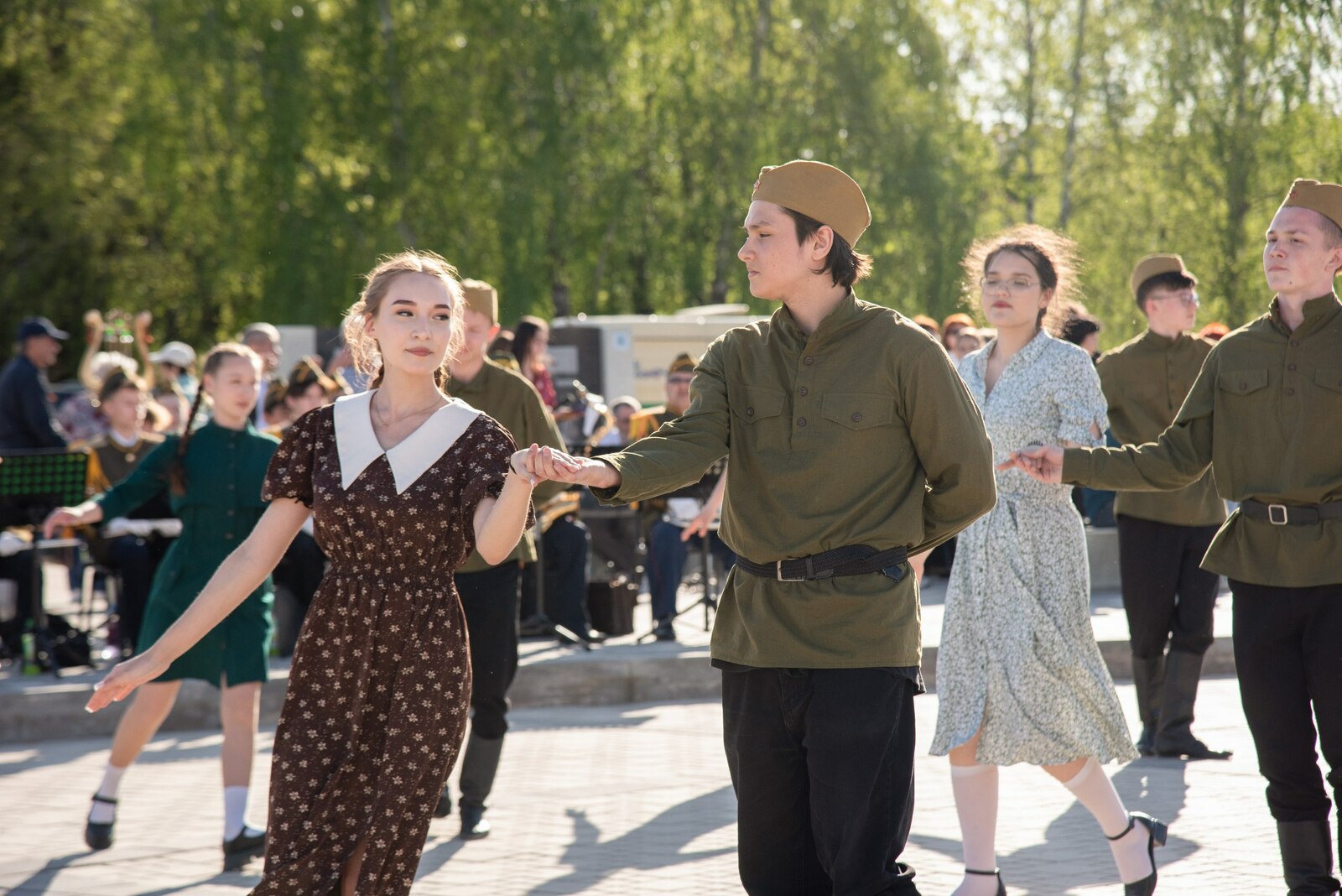 В Туймазах молодежь приняла участие во Всероссийской акции «Вальс Победы»