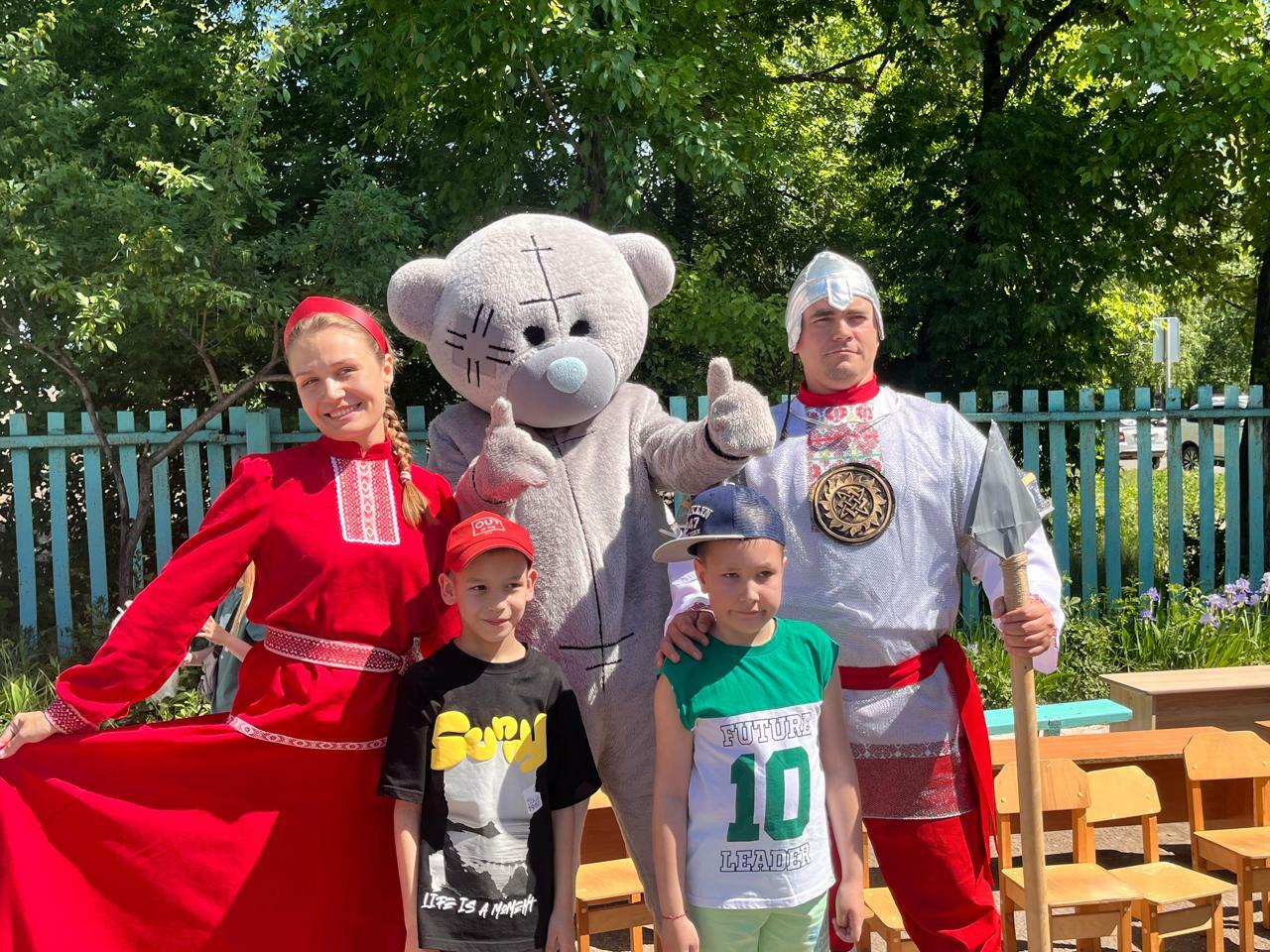 В Туймазах местные предприниматели устроили детский праздник