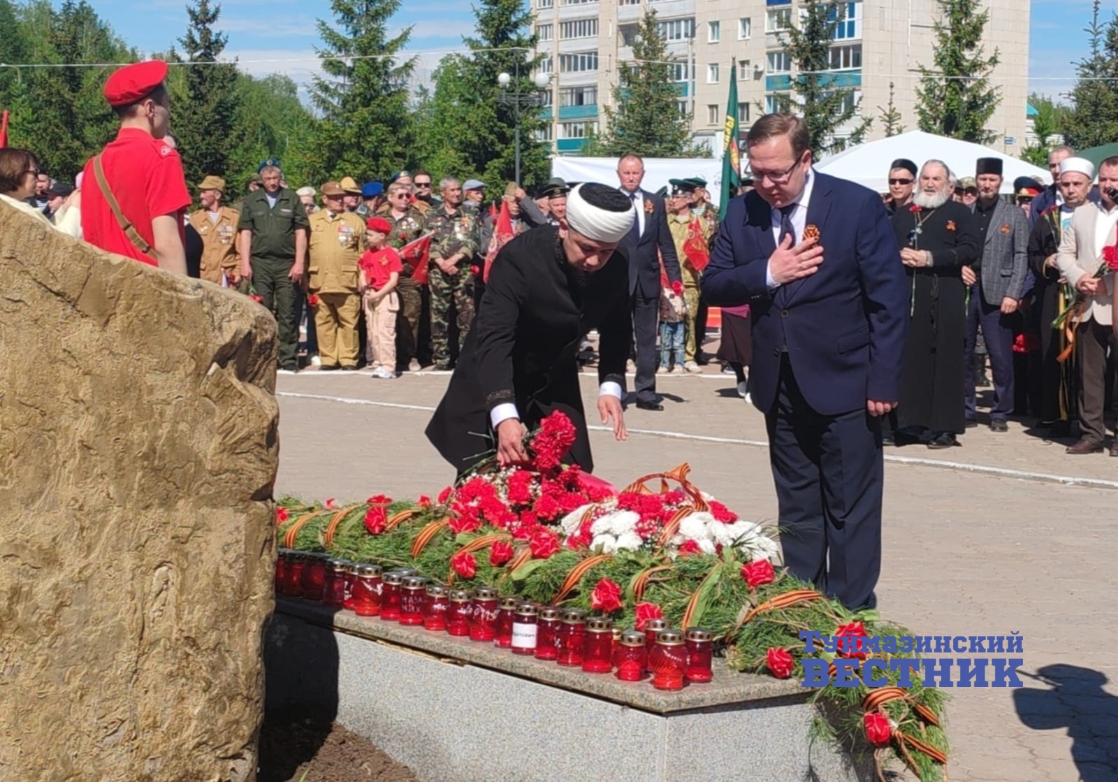 В Туймазах на Аллее Героев почтили память ветеранов ВОВ