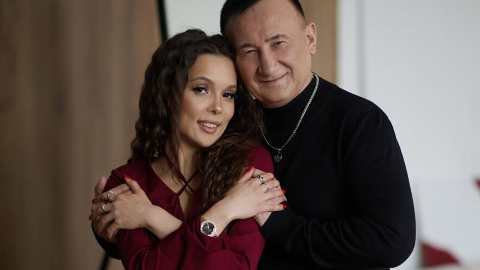 55-летний певец из Башкирии женился на 26-летней артистке