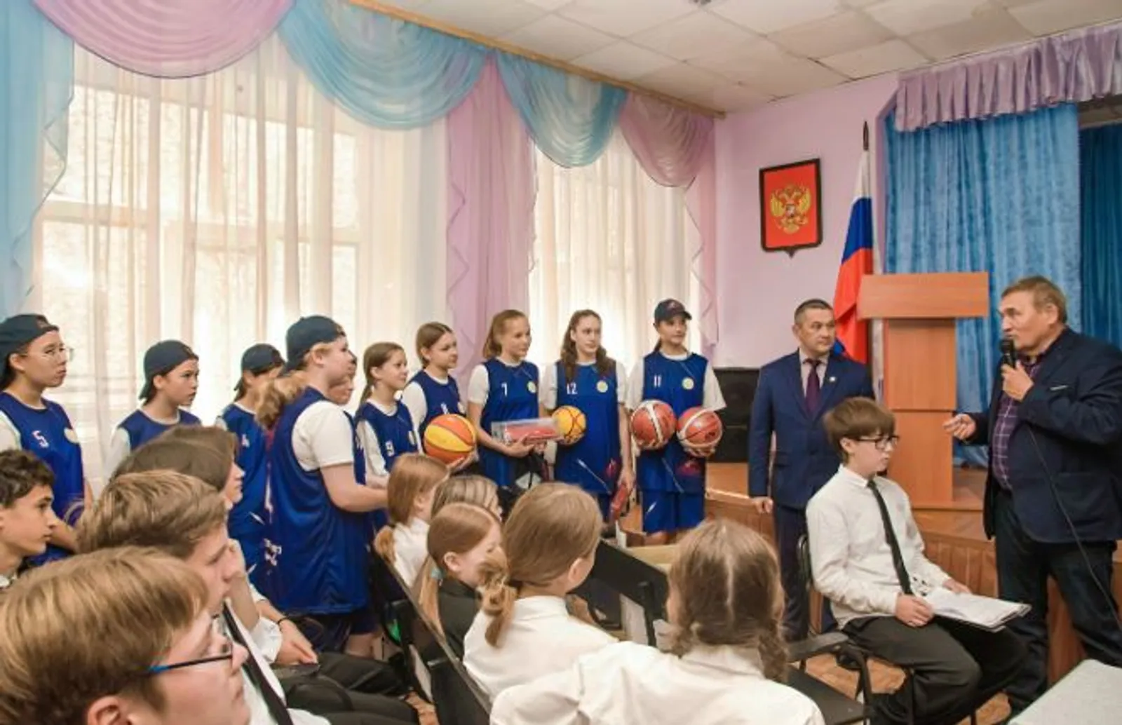 В Башкирии школа пополнилась спортивным инвентарем