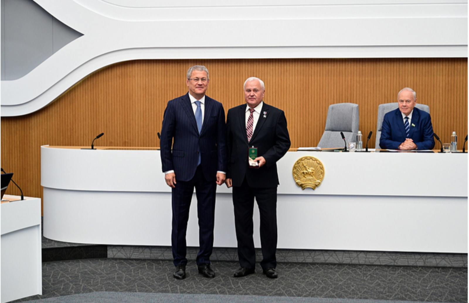 Радий Хабиров вручил орден генерала Шаймуратова Герою России Рифу Сахабутдинову