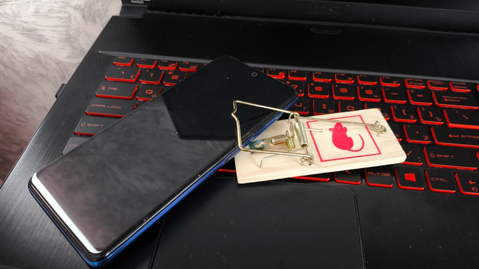 В России детей и подростков через соцсети втягивают в противоправные действия