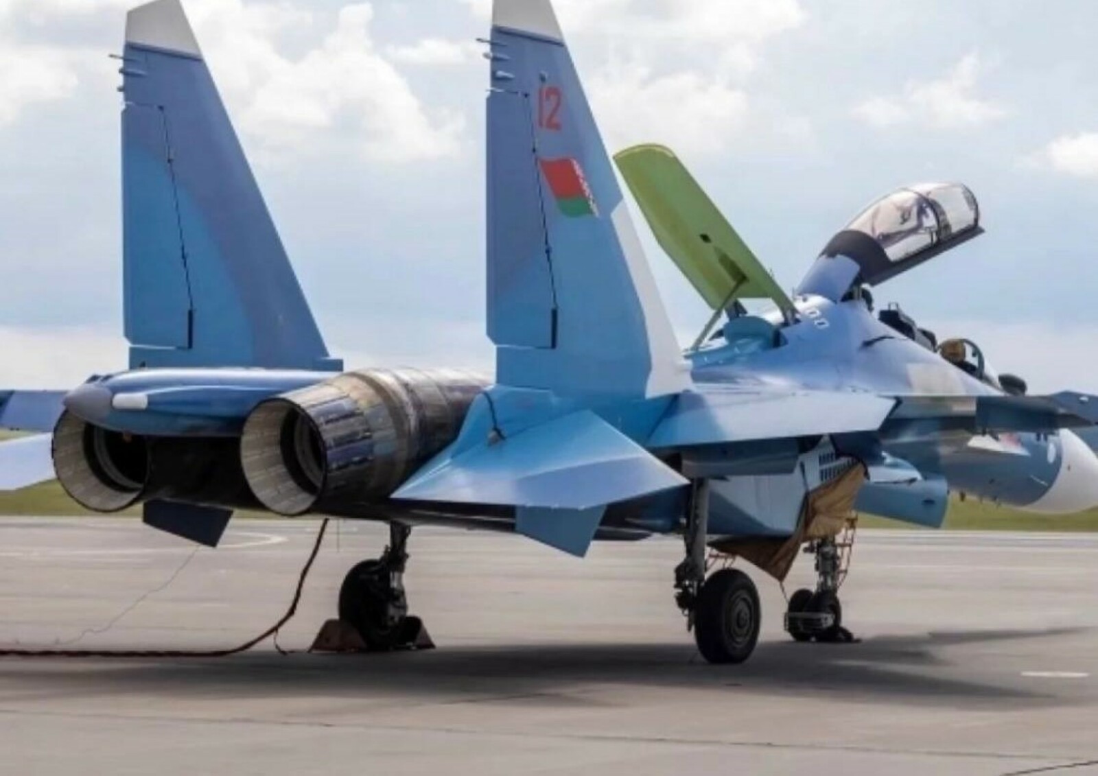 В аэропорту Башкирии приземлился иностранный истребитель