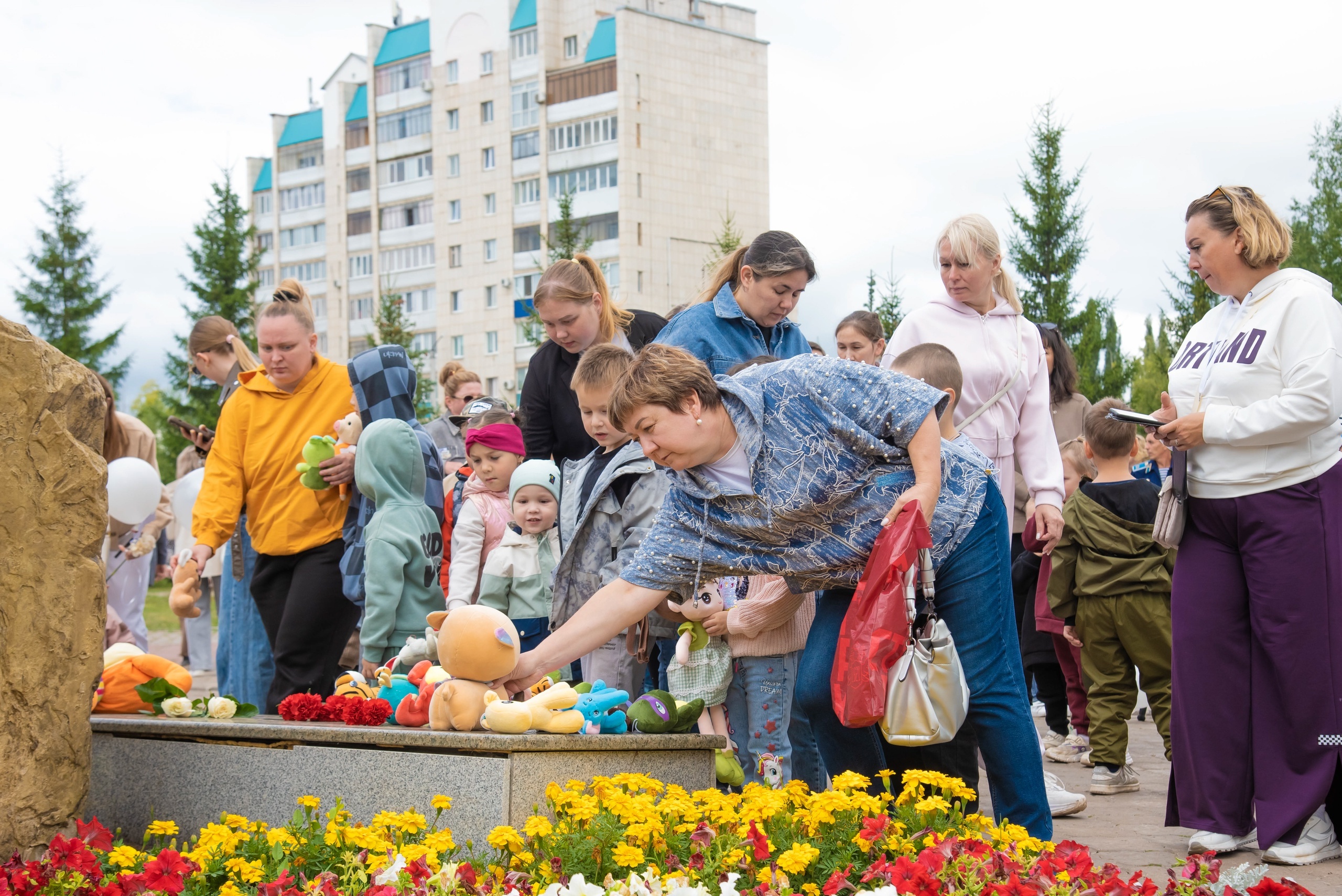 В Башкирии прошли акции ко Дню памяти детей, жертв войны Донбасса – фоторепортаж