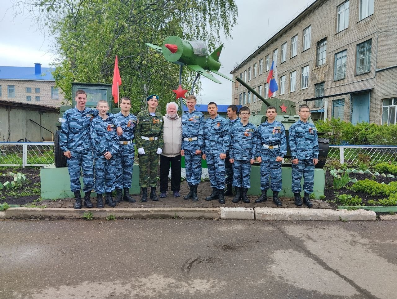 В Туймазинском районе в спецшколе сконструировали макет самолета