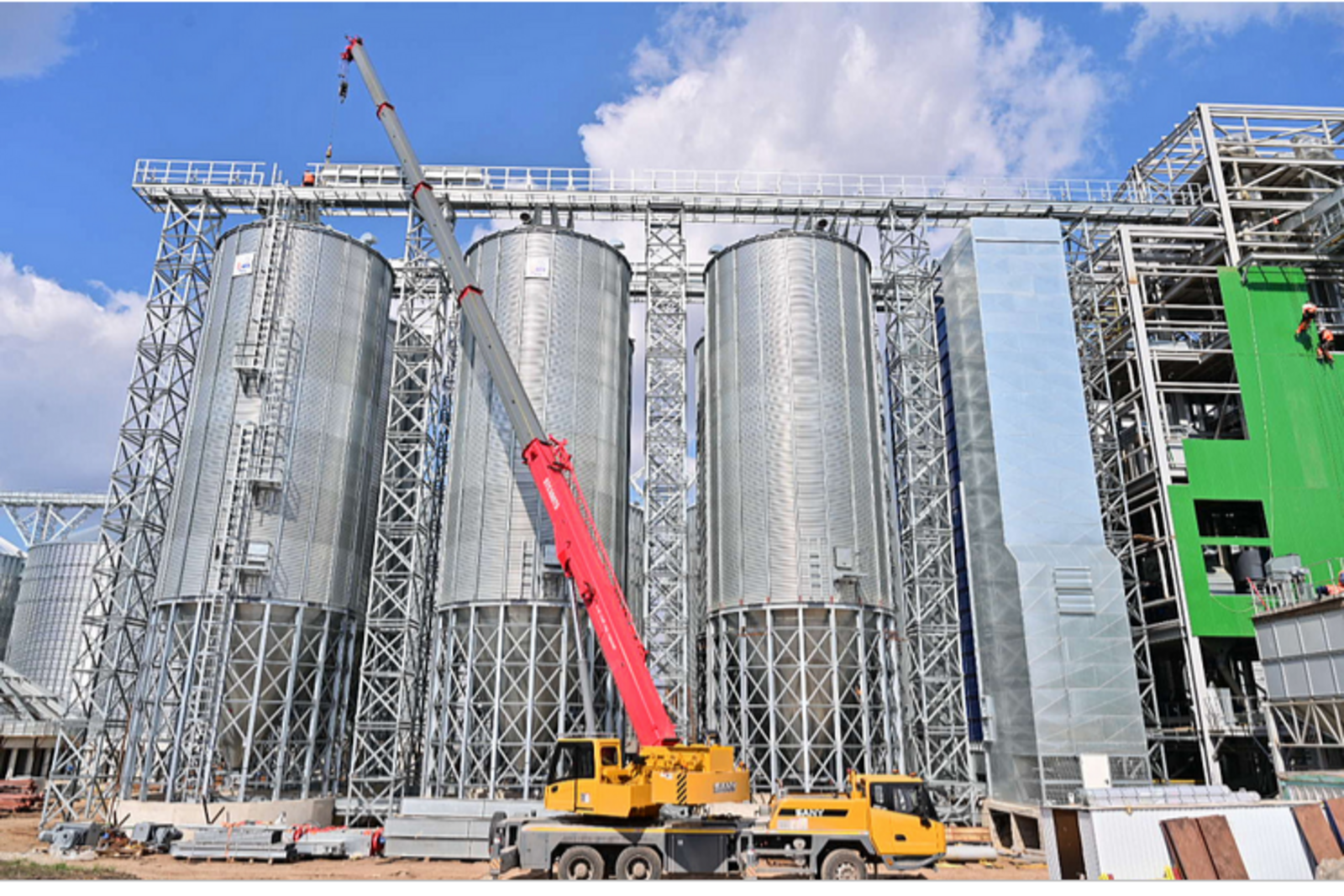 Радий Хабиров ознакомился со строительством крупнейшего элеватора Башкирии