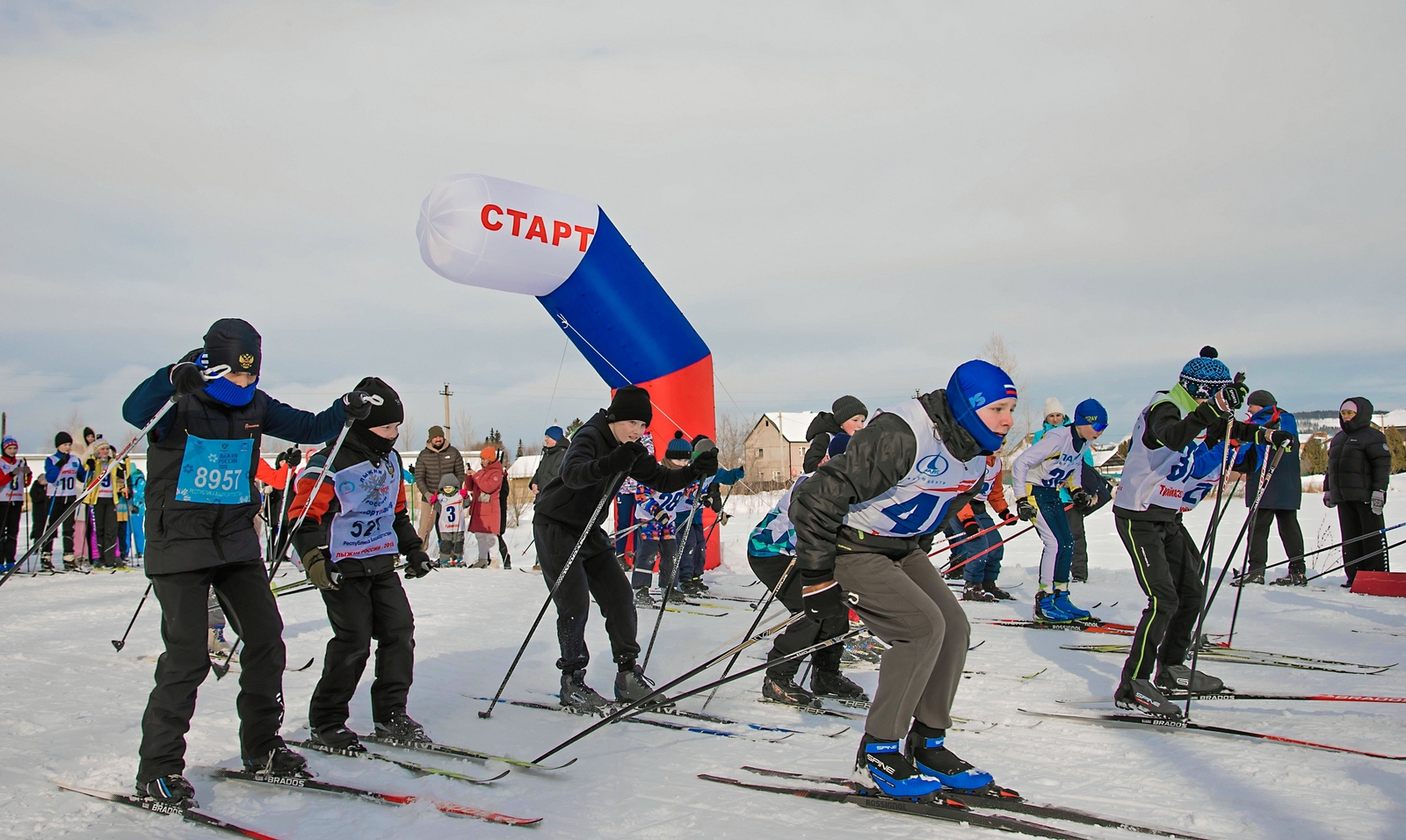 В Туймазах на «Лыжню России» вышли около тысячи любителей зимнего вида спорта