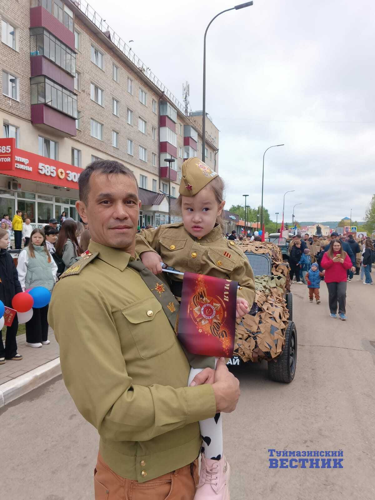 В Туймазах возложили цветы к памятнику Скорбящей матери