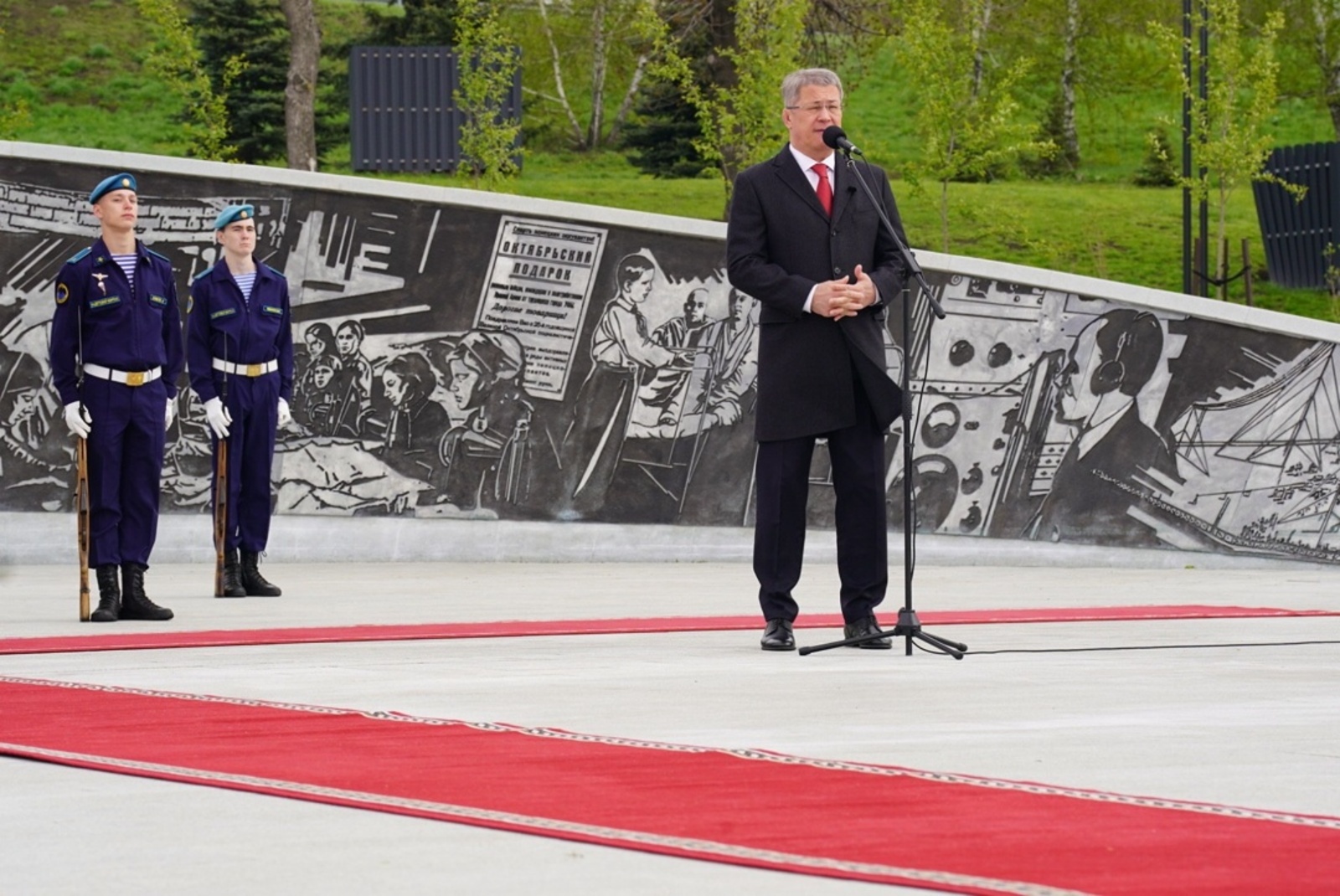 Радий Хабиров поздравил жителей Башкирии с Первомаем