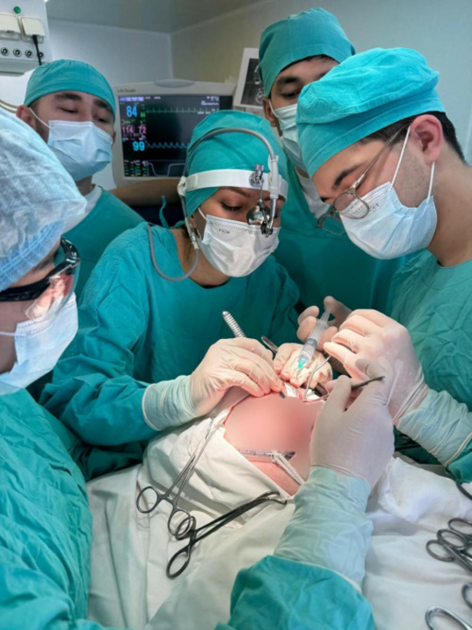 Ученые Межвузовского кампуса помогли бойцу СВО восстановить стенки глазницы