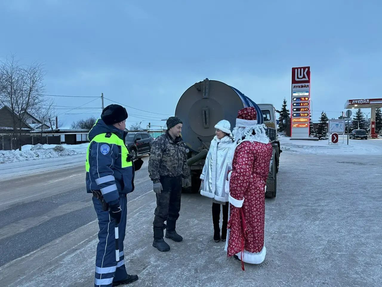 На улицах Туймазов работал «сказочный» патруль