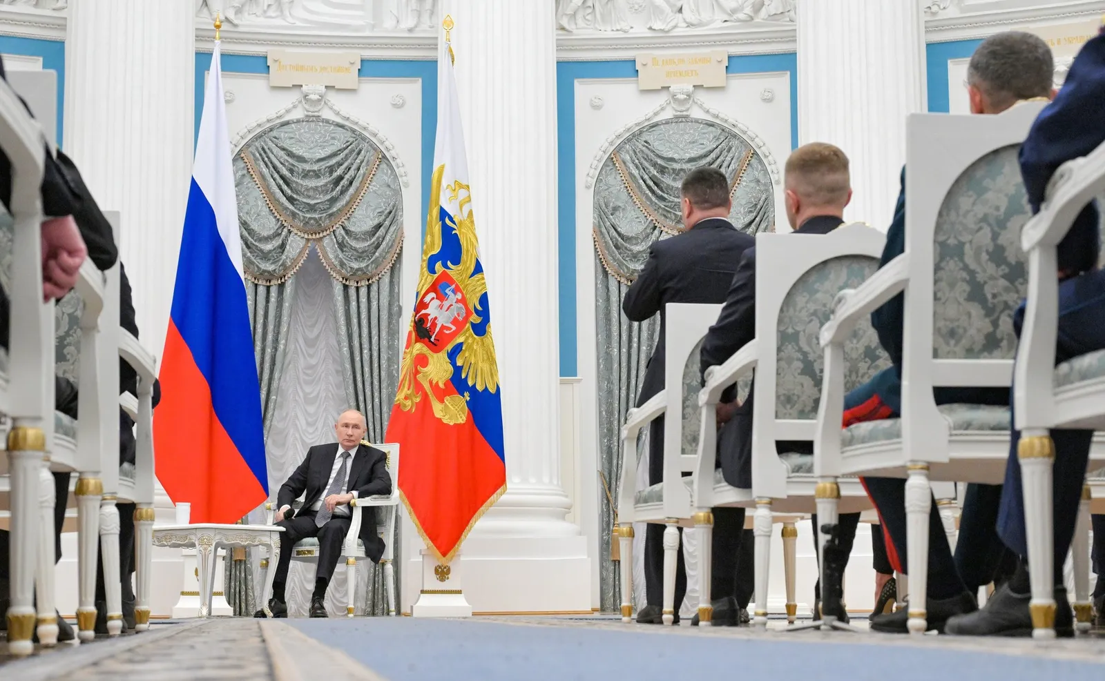 Путин встретился с выпускниками первого потока программы «Время героев»