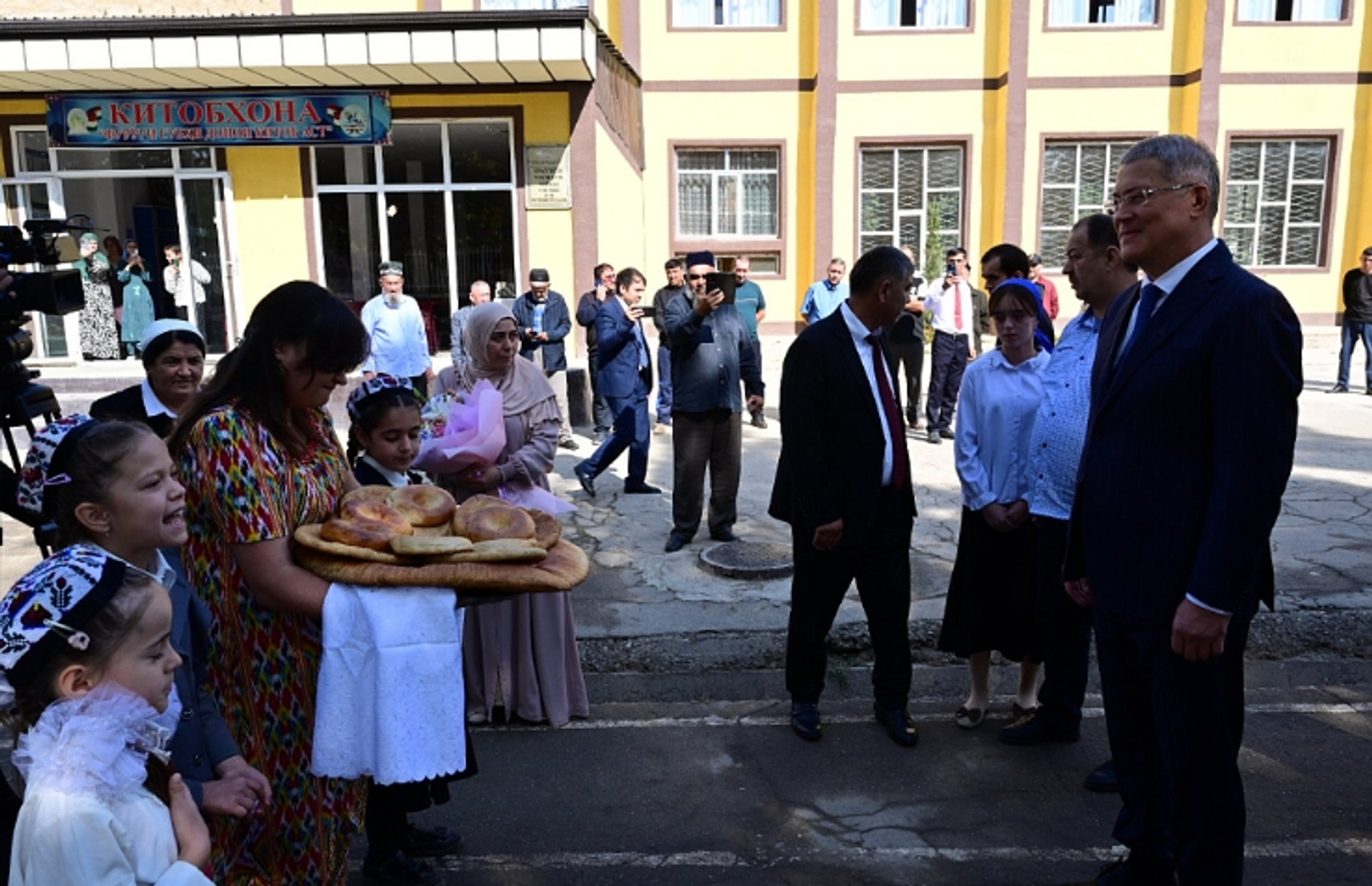 Радий Хабиров встретился с семьей Ходжимурода Каландарова