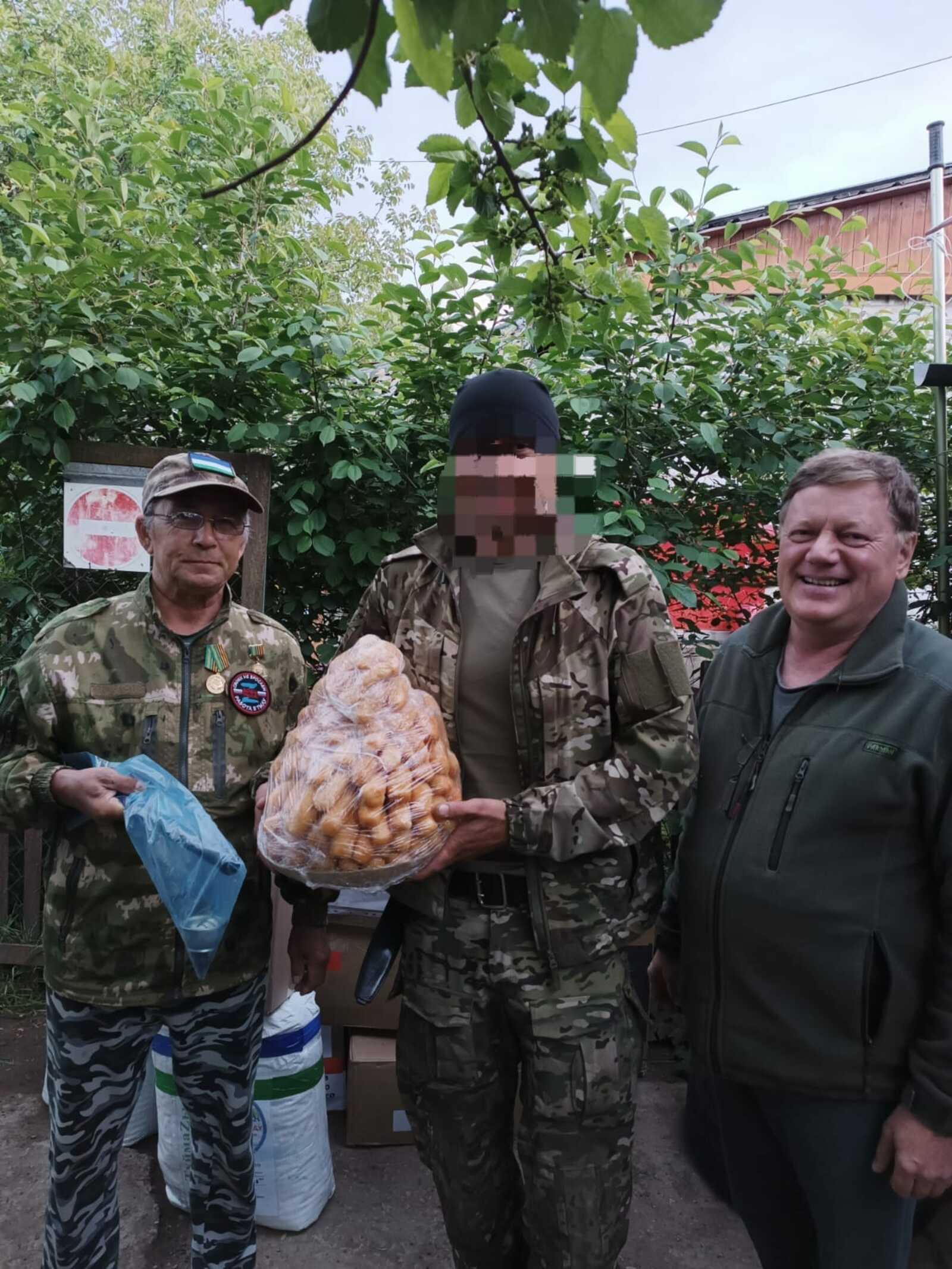 Жители Туймазов отвезли в зону СВО гумпомощь