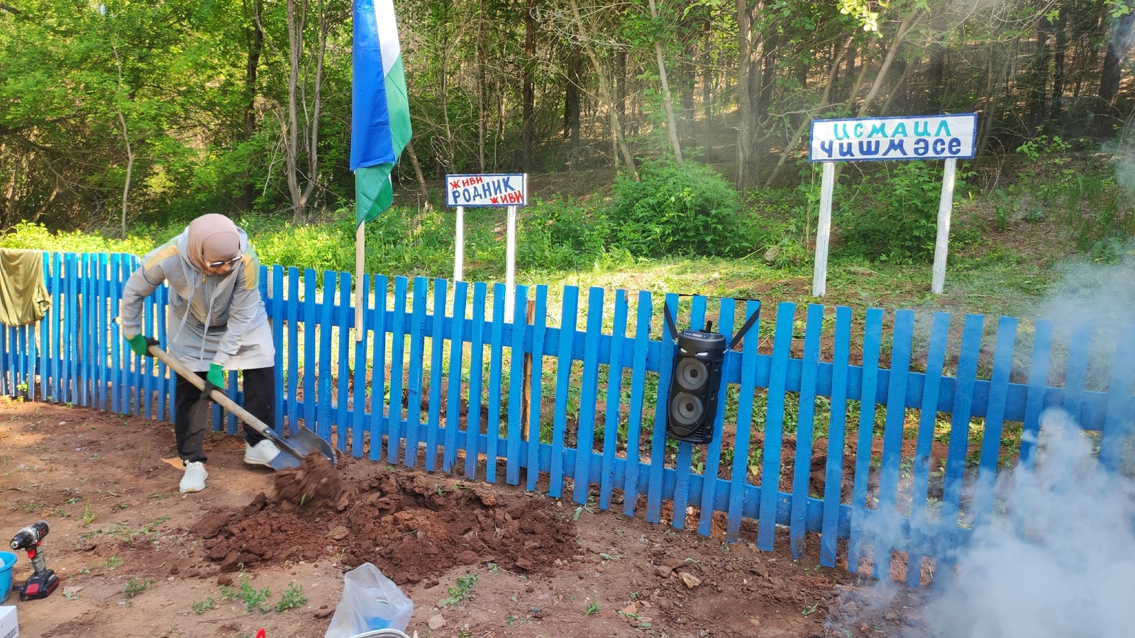 В Туймазинском районе волонтеры провели субботник на местном роднике