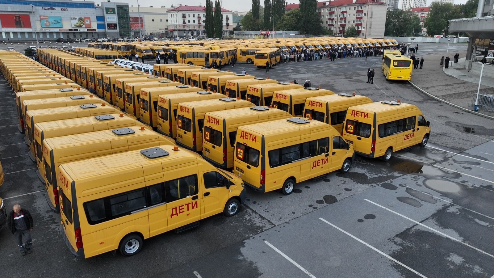 В Башкирии школы получили 200 новых автобусов