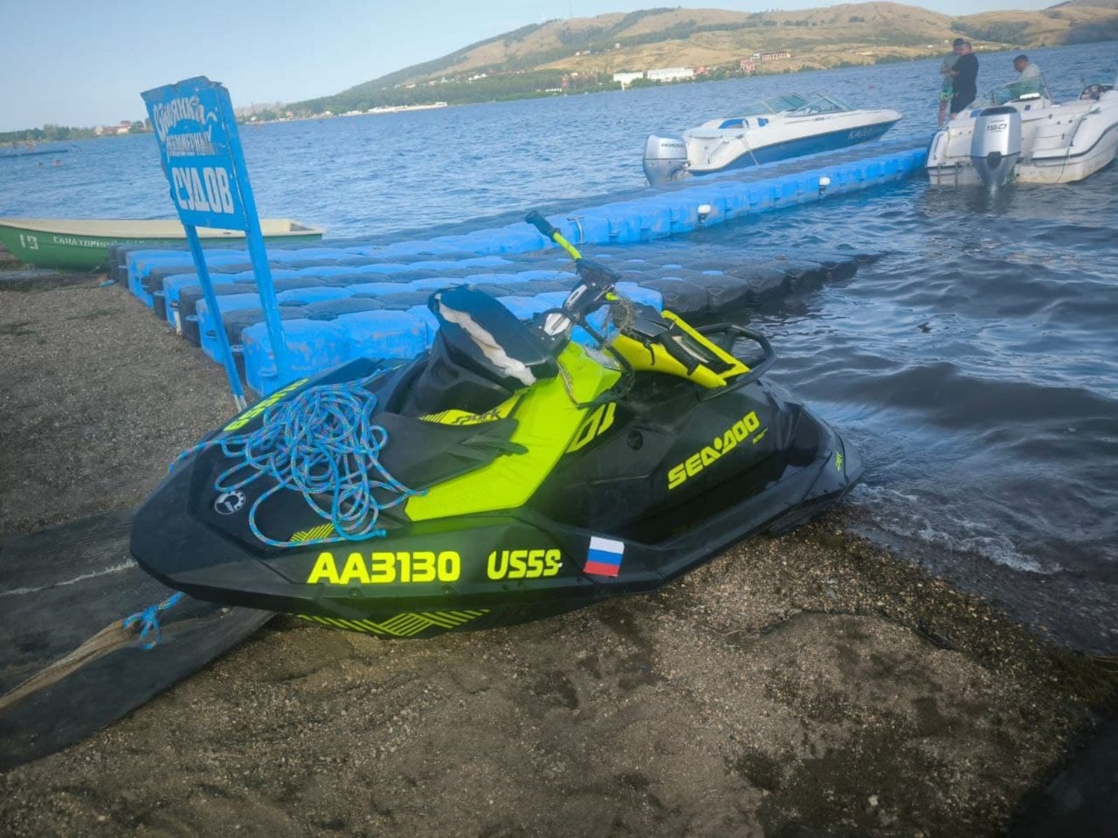 В Башкирии водитель гидроцикла врезался в катер и погиб