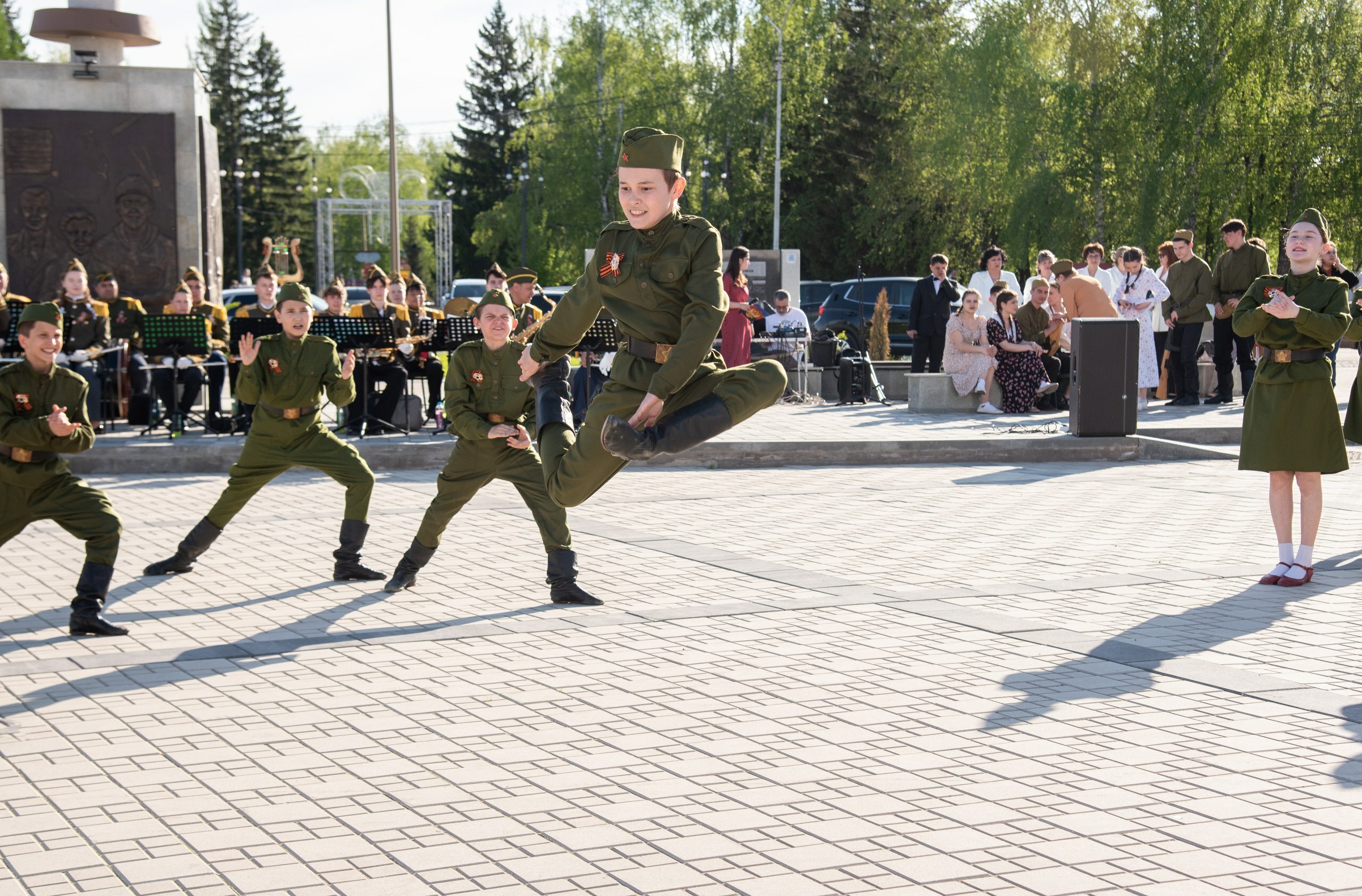 В Туймазах молодежь приняла участие во Всероссийской акции «Вальс Победы»