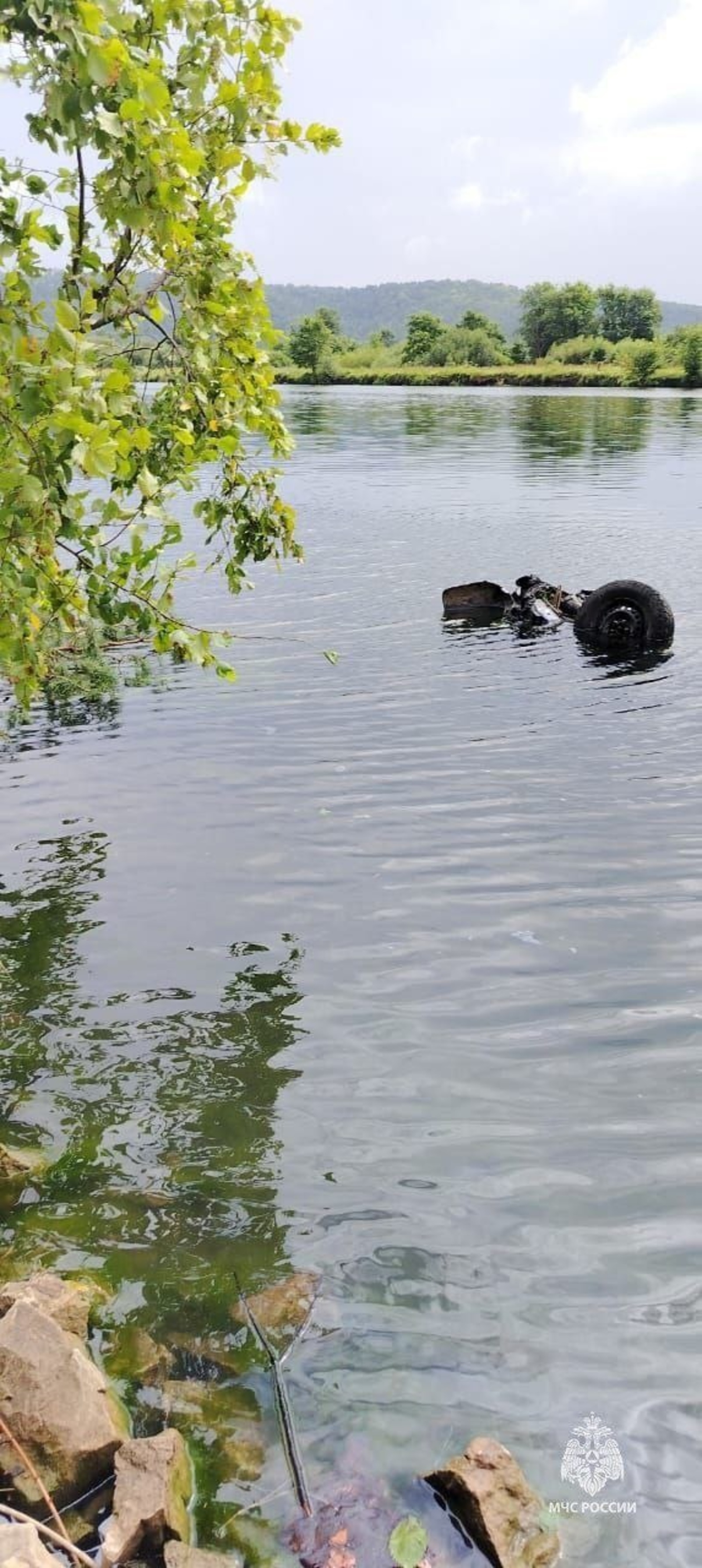 В Башкирии автомобиль упал в реку с 70-метровой высоты
