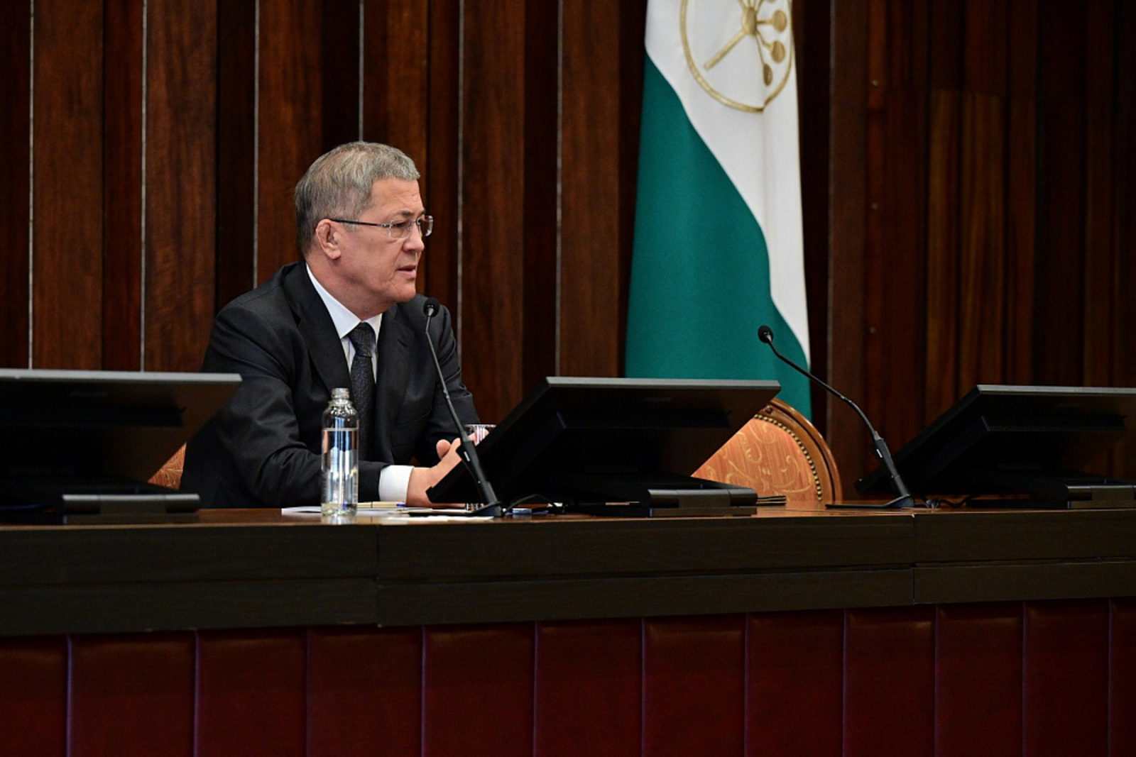 Глава Башкирии встретился с директорами школ республики