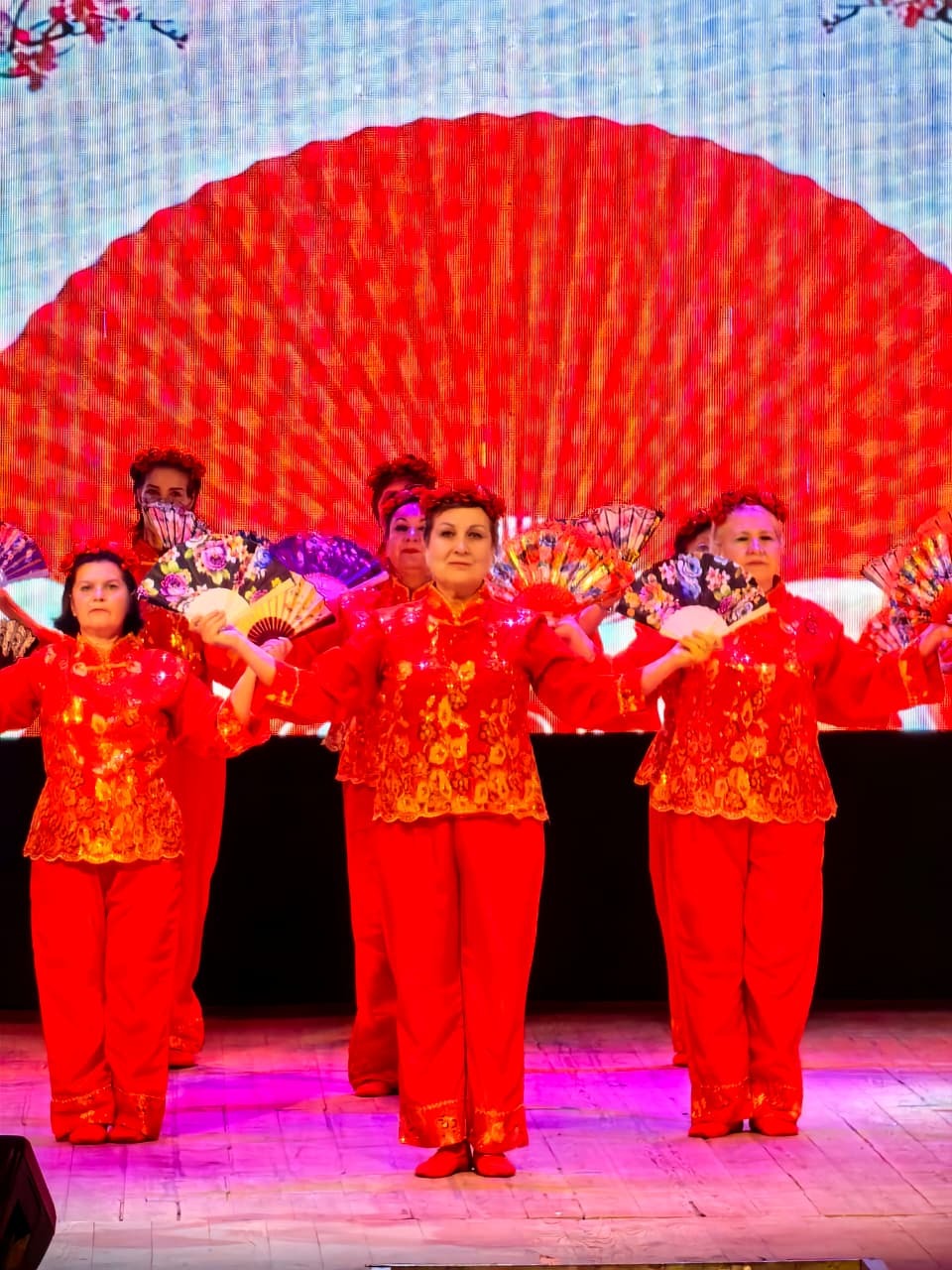 В Туймазах прошло торжественное собрание ко Дню матери