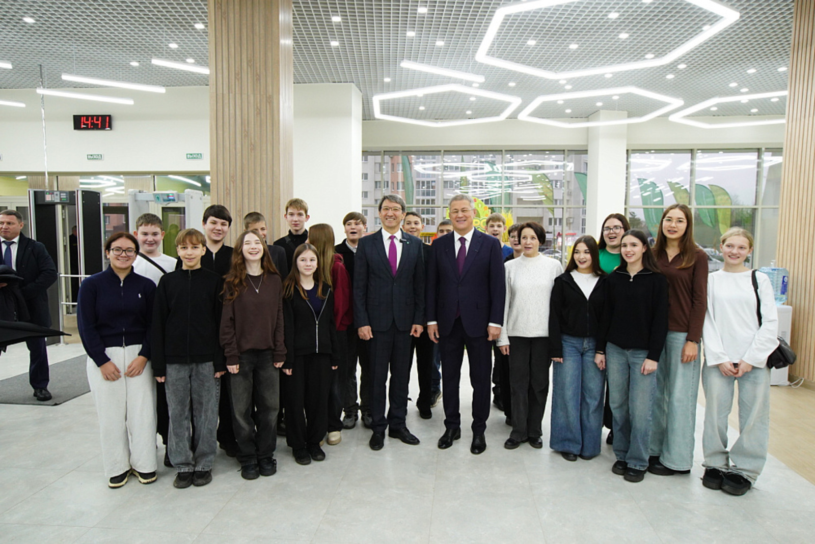 Школьники из Туймазов встретились с Радием Хабировым на площадке «Я в АГРО»