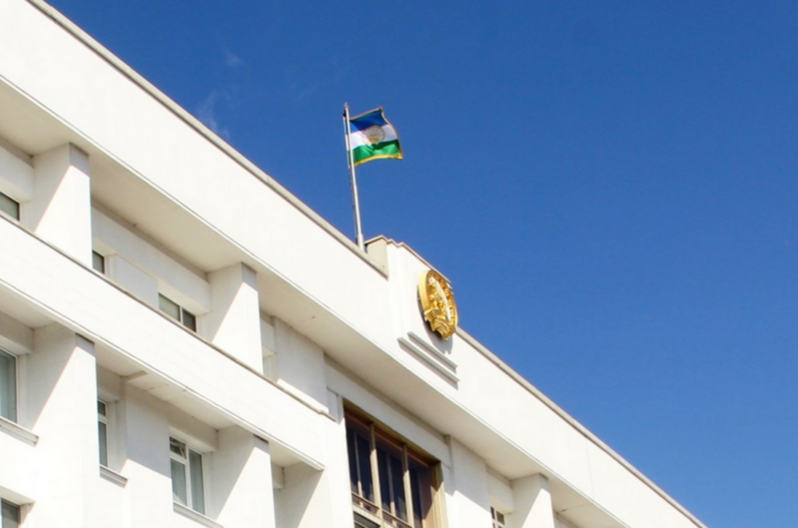 Глава Башкирии поздравил работников почты