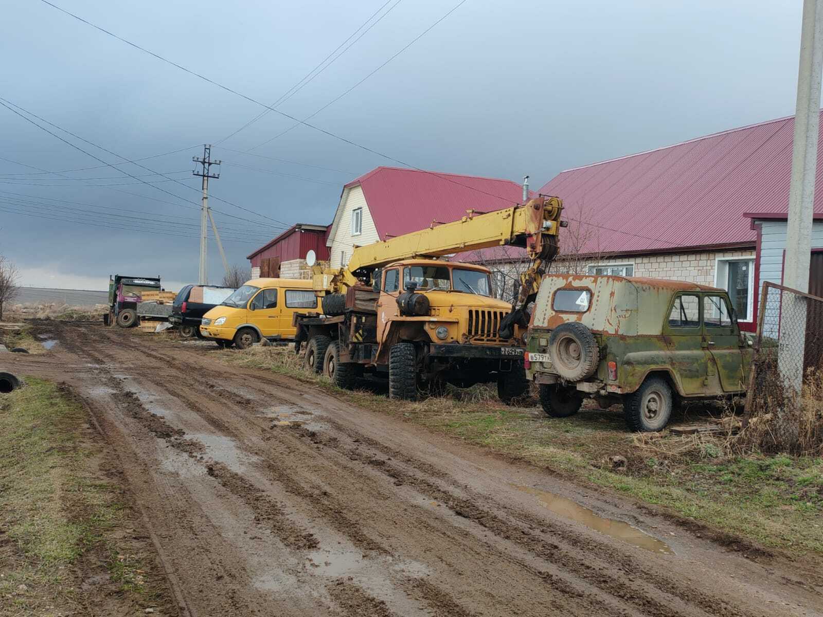В Туймазах жители пожаловались на соседа, который собирает автохлам