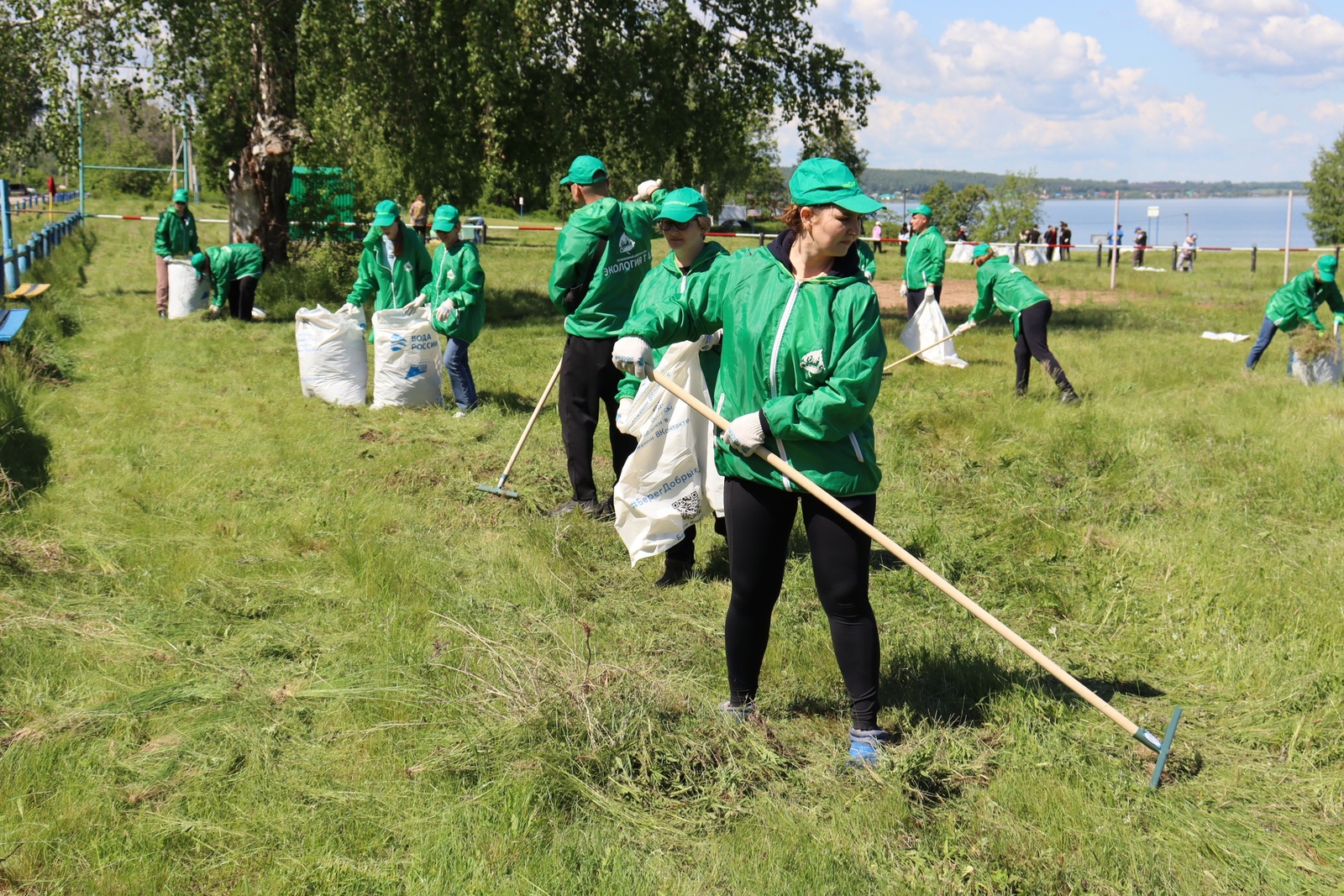 В Туймазинском районе с берегов озера Кандрыкуль собрали 120 мешков мусора
