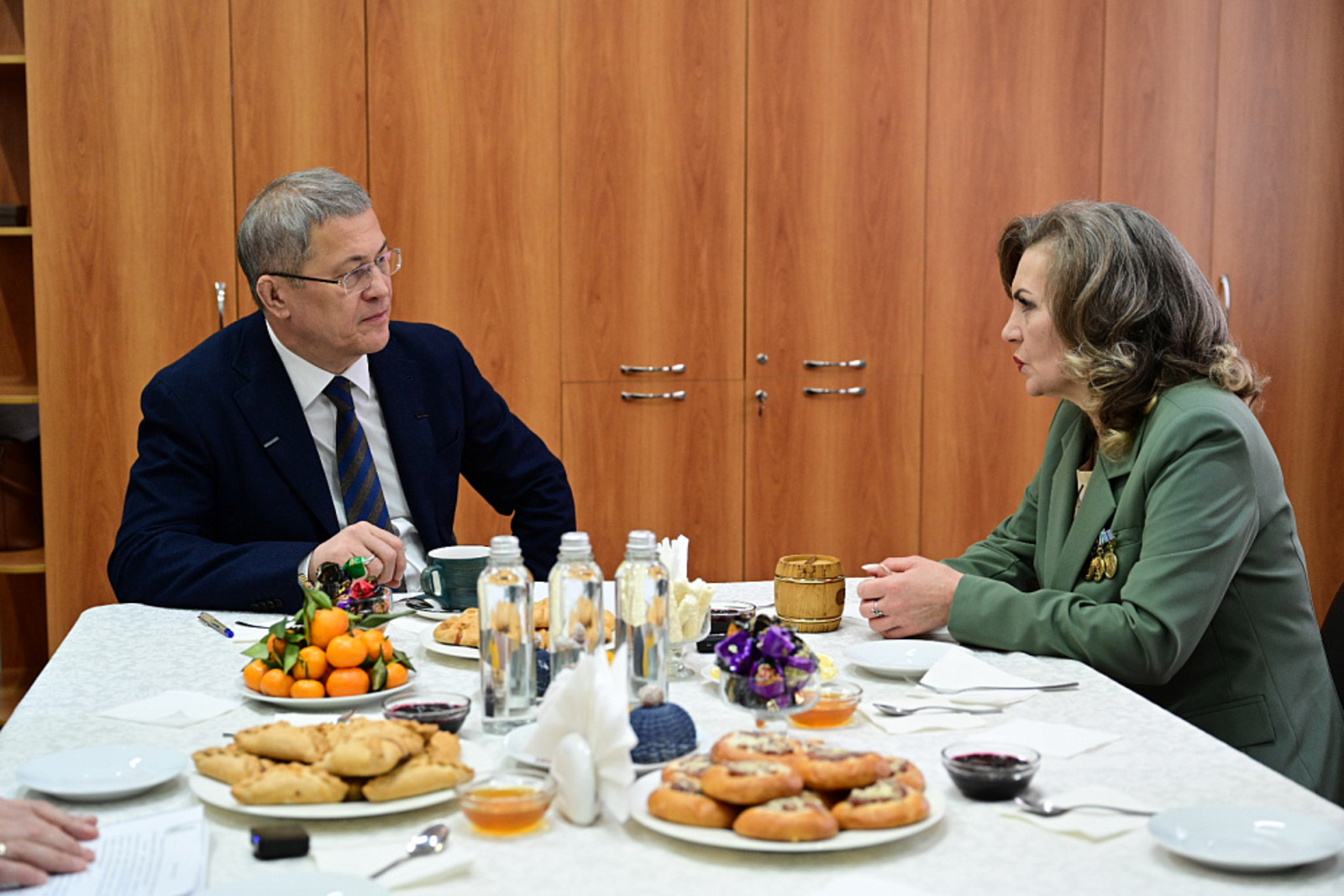 Глава Башкирии навестил маму Героя России Максима Рыбакова