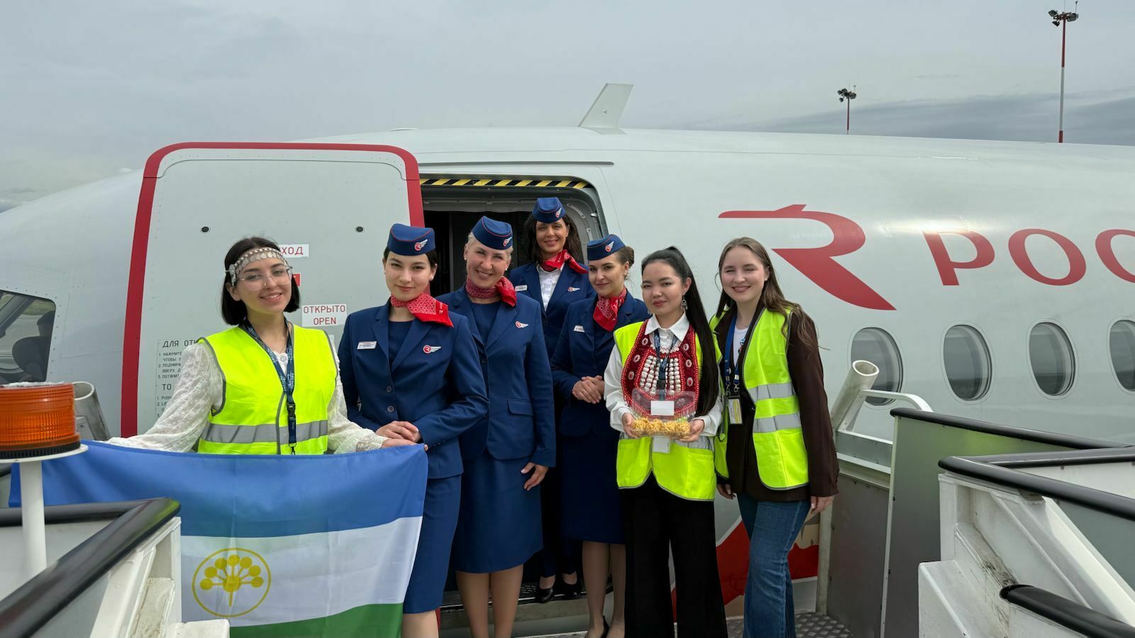 Бойцы студенческих отрядов Башкирии работают в аэропорту «Пулково»