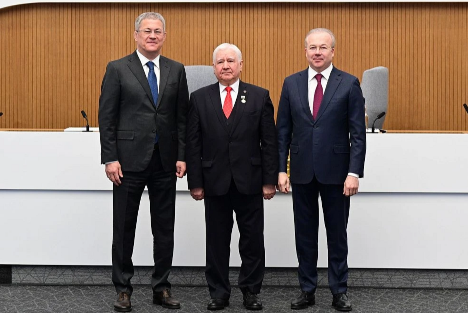 Радий Хабиров присвоил почетное звание жителю Туймазов