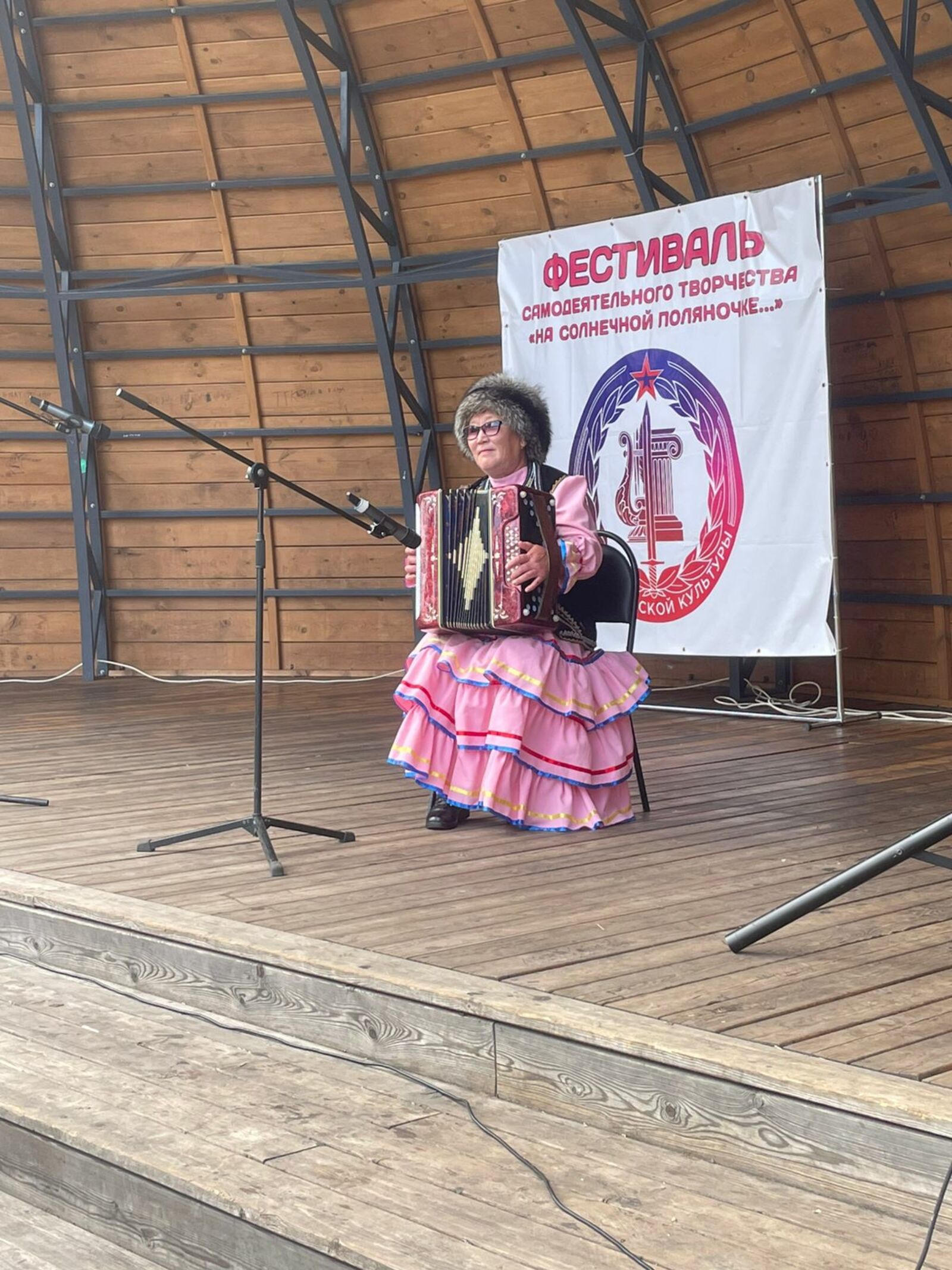 Жительница Башкирии научилась за ночь играть на гармони для участия в празднике