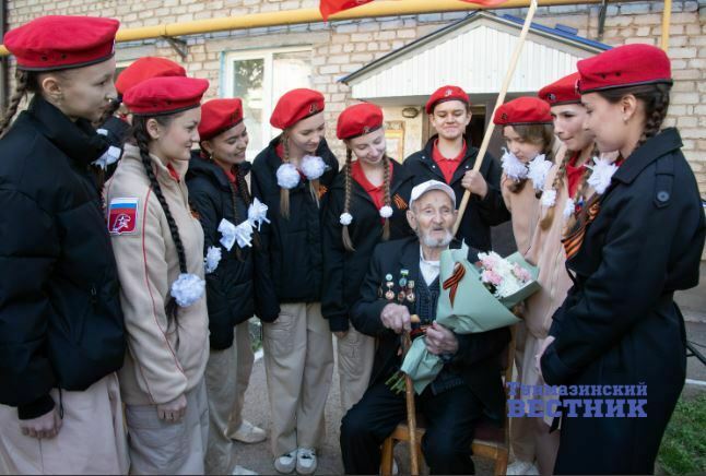 В Туймазах проходят юбилейные парады в честь 80-летия Победы