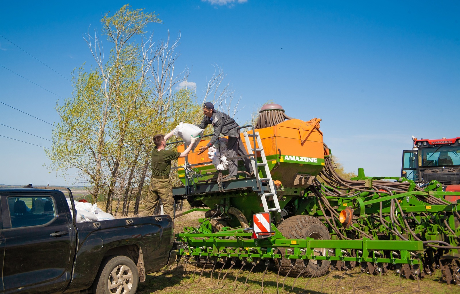 В Туймазинском районе аграрии продолжают весенне-полевые работы