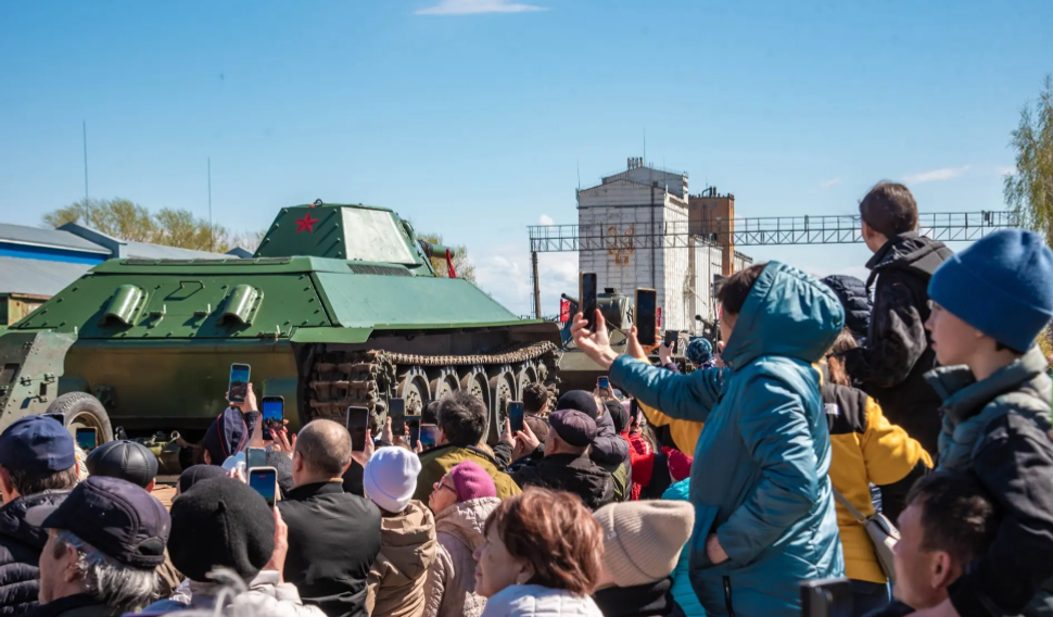 В Туймазах впервые сделал остановку легендарный «Паровоз Победы»