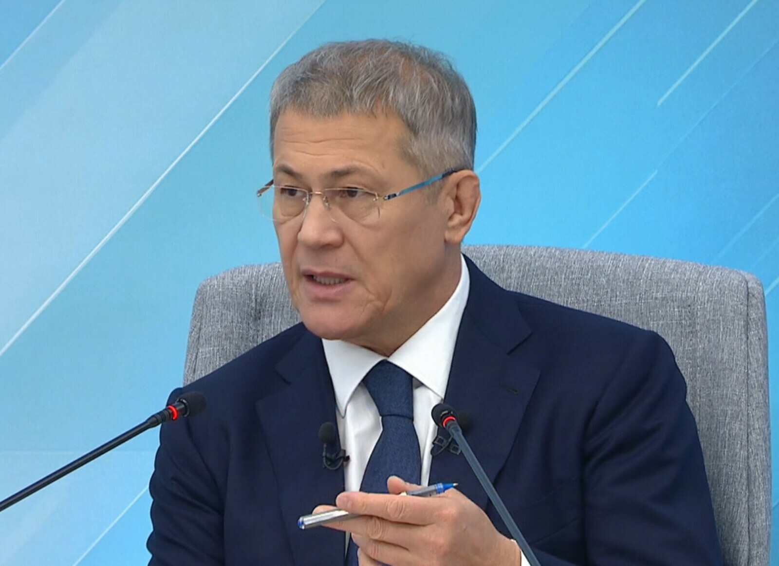 В Башкирии стартовала Прямая линия с Радием Хабировым