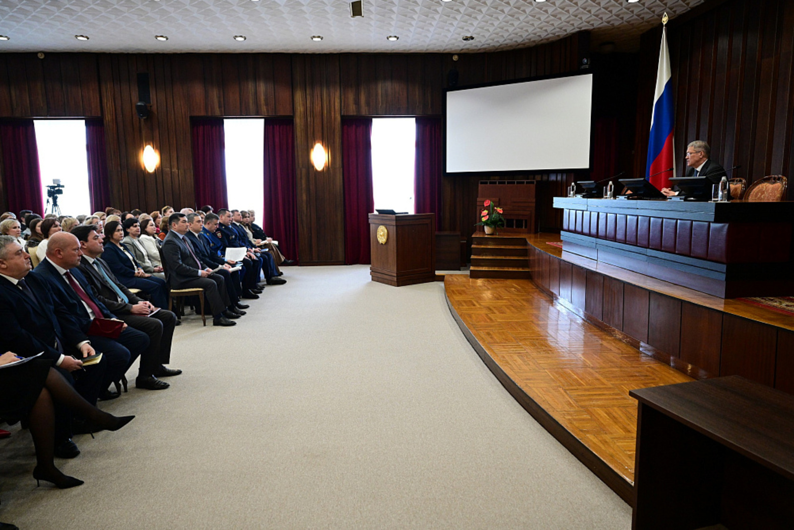 Радий Хабиров поговорил с заместителями директоров школ по воспитательной работе