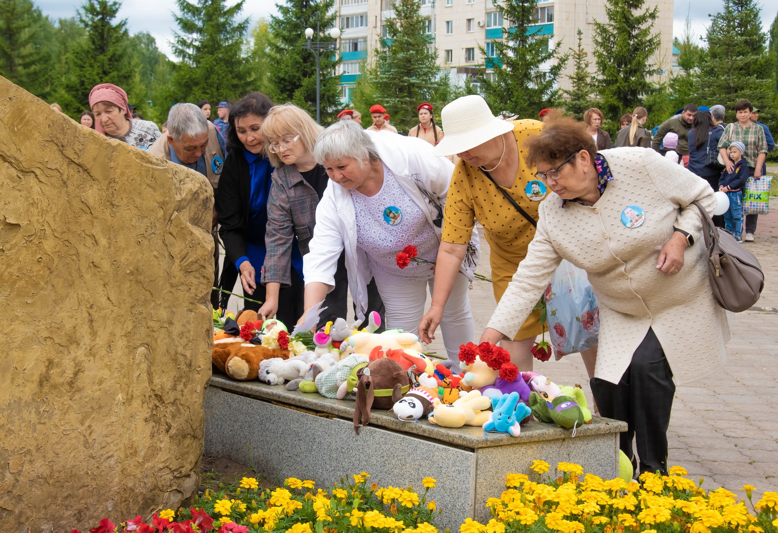 В Башкирии прошли акции ко Дню памяти детей, жертв войны Донбасса – фоторепортаж
