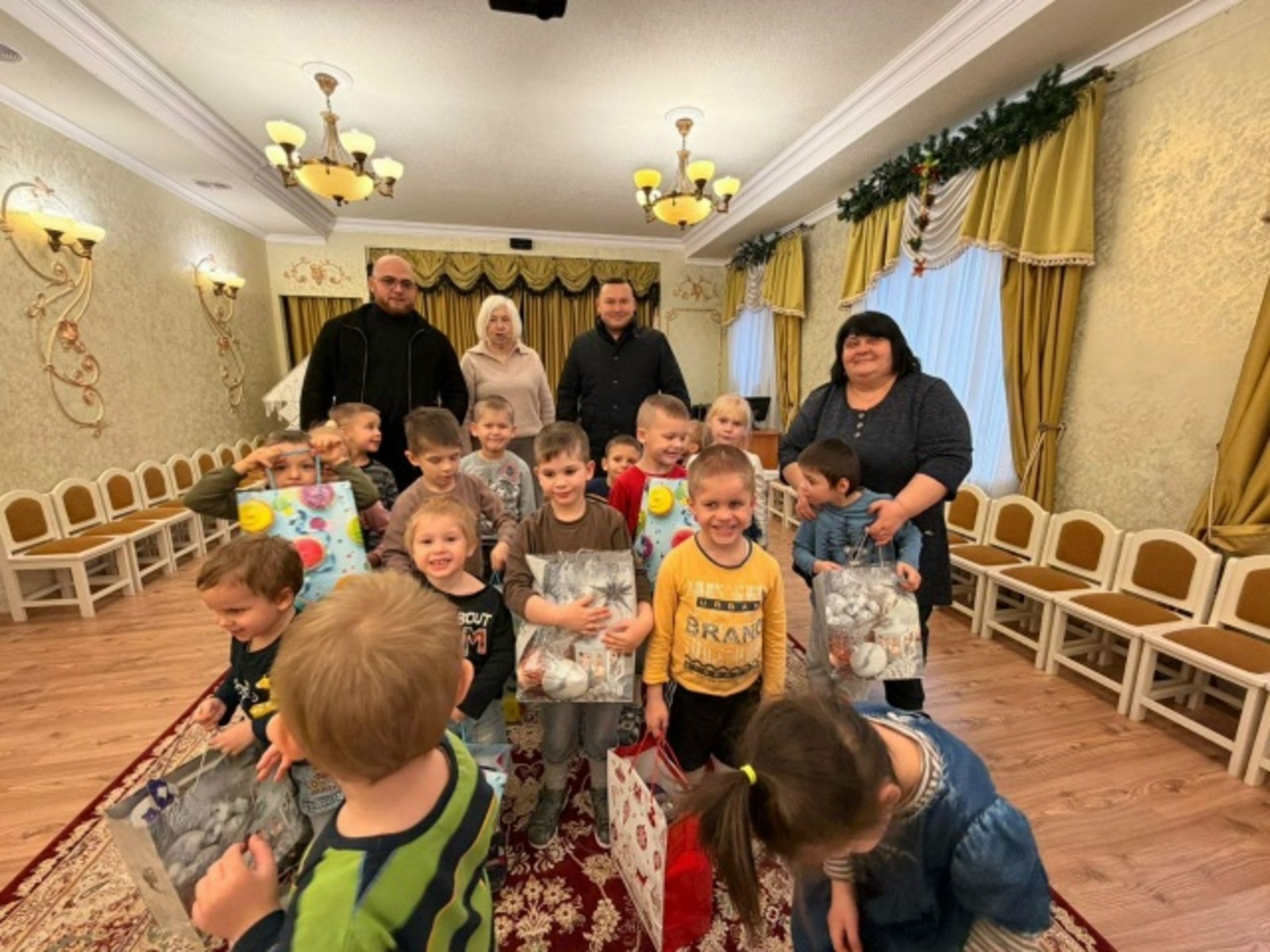 Волонтеры из Туймазов навестили детей-сирот в Донецке