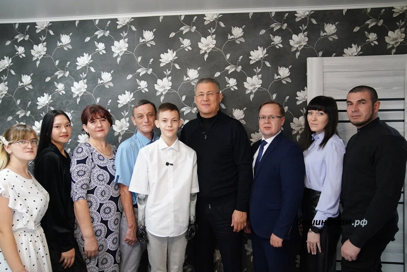 Семья Давлетовых из Туймазов удостоена медали «Родительская доблесть»