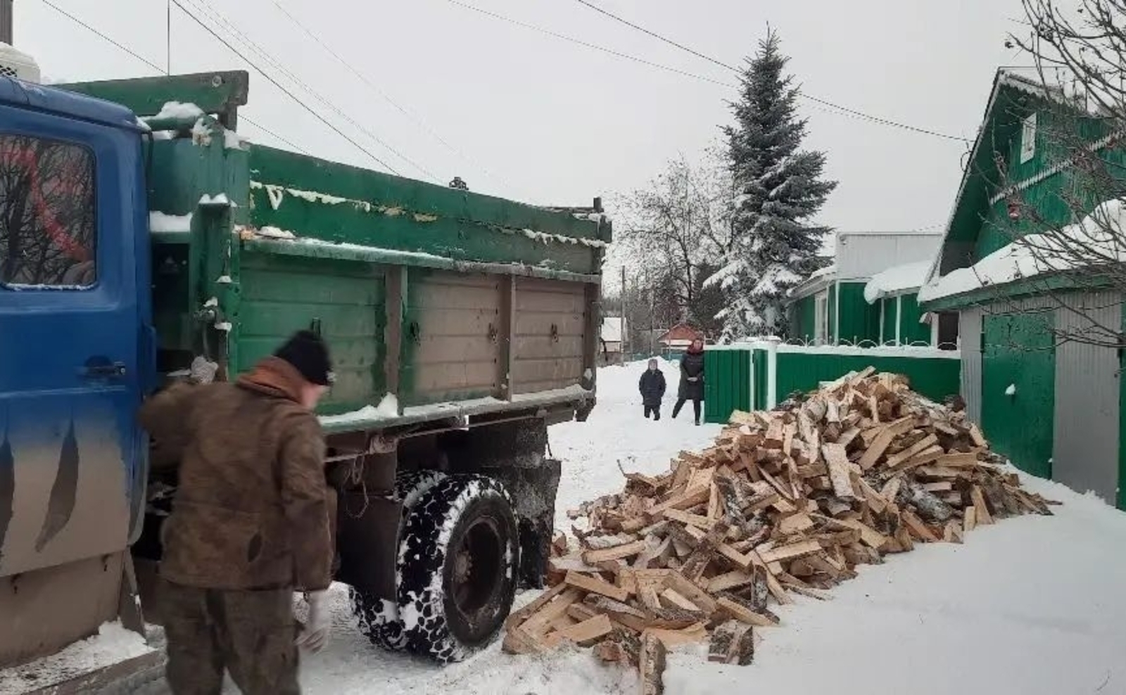 Ветерану СВО из Туймазов помогли с дровами для бани