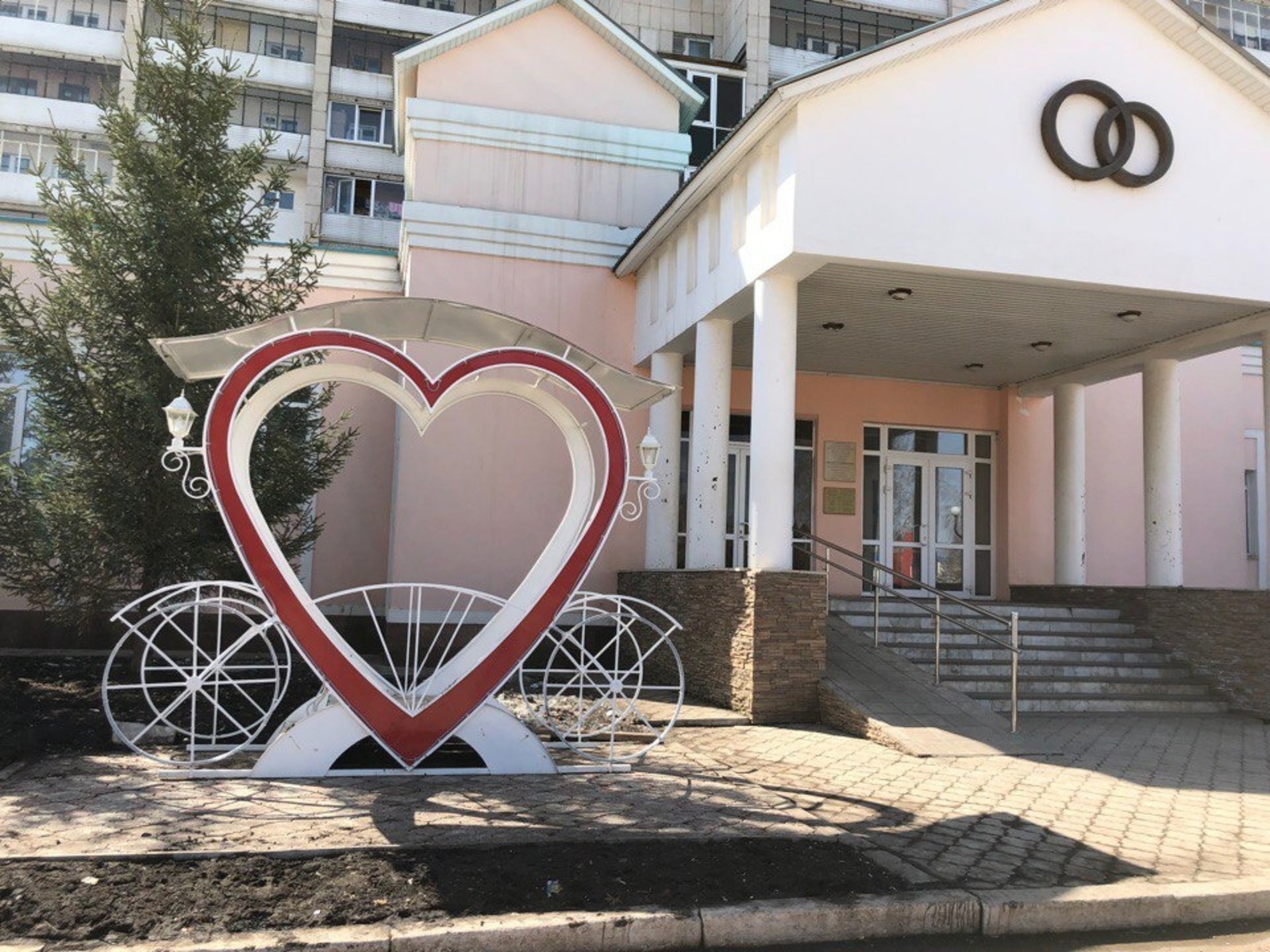 В одном из городов Башкирии сегодня пройдут 12 свадеб