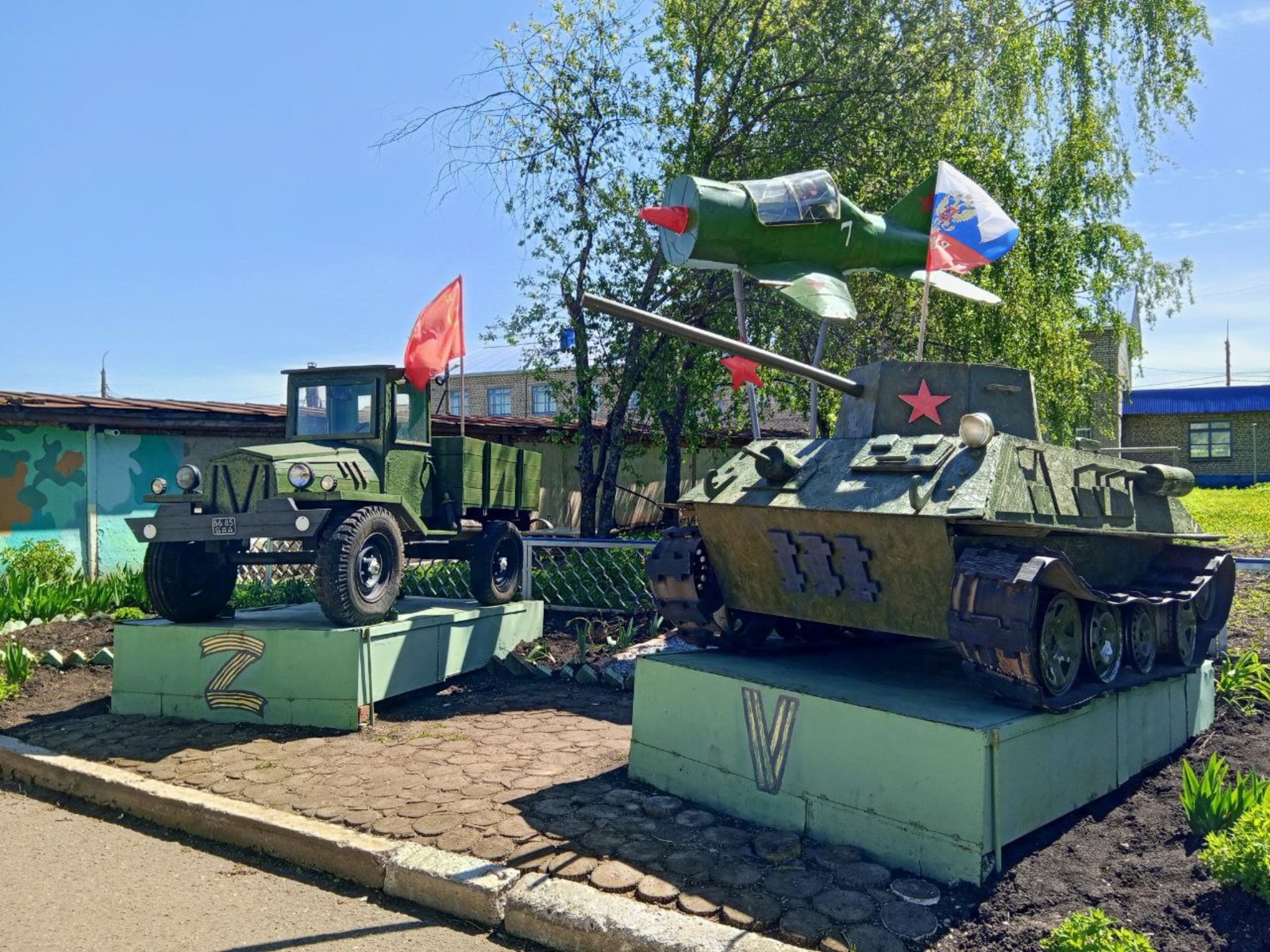 В Туймазинском районе в спецшколе сконструировали макет самолета