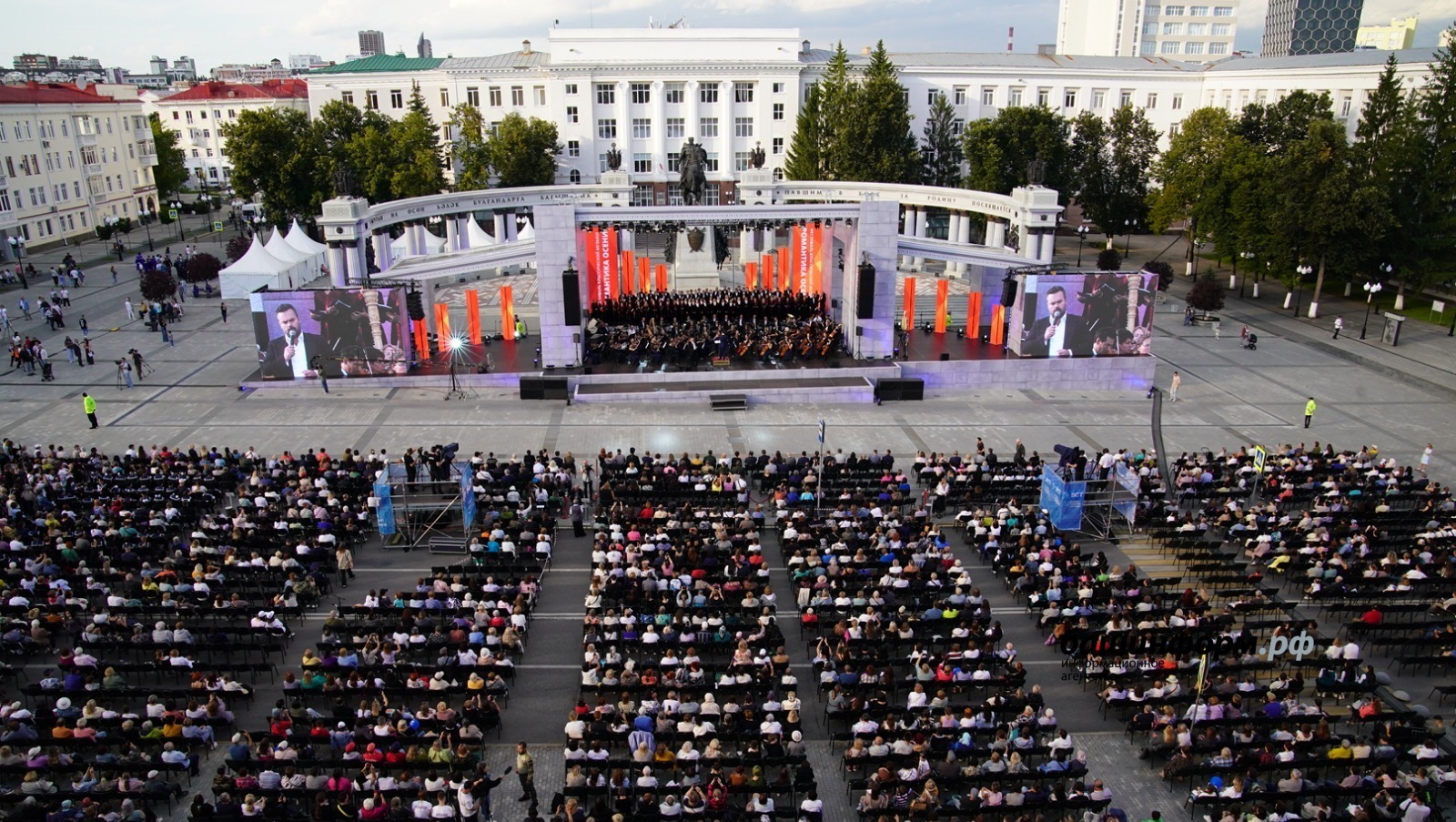 Главной песней Победы завершился первый день фестиваля «Романтика осени»