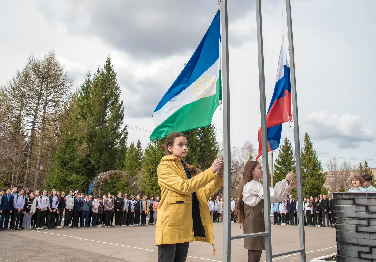 Жители страны сегодня отмечают День России