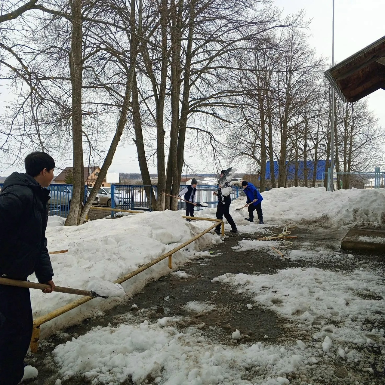 В Туймазах на субботники вышли более 2000 человек